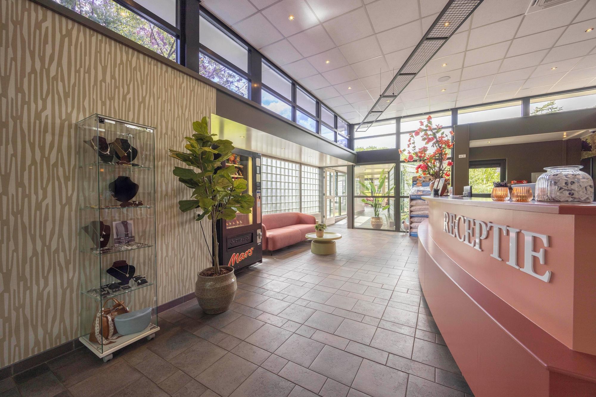 Vista Lobby Fletcher Hotel - Restaurant Victoria - Hoenderloo