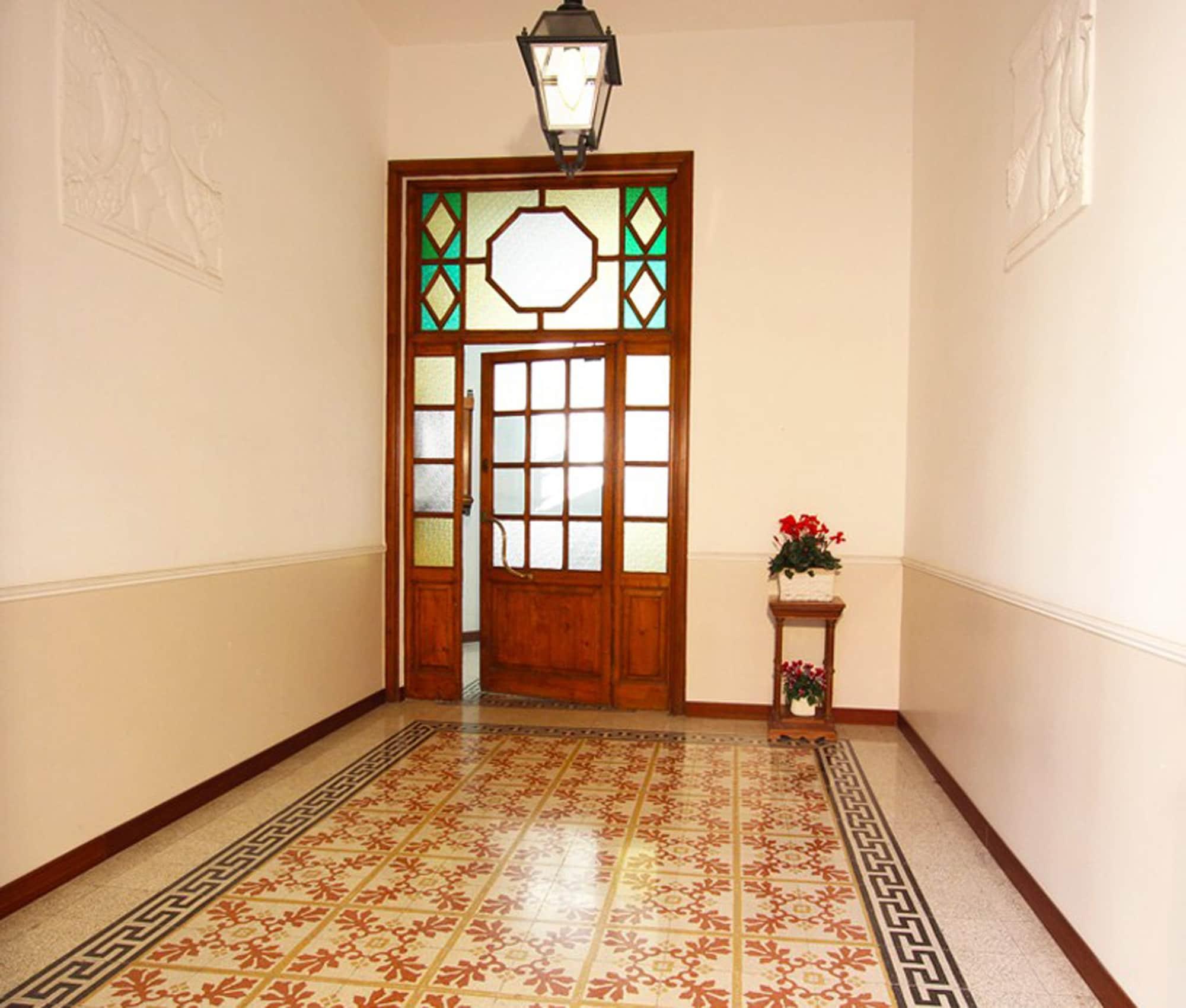 Vista Lobby Campanella3