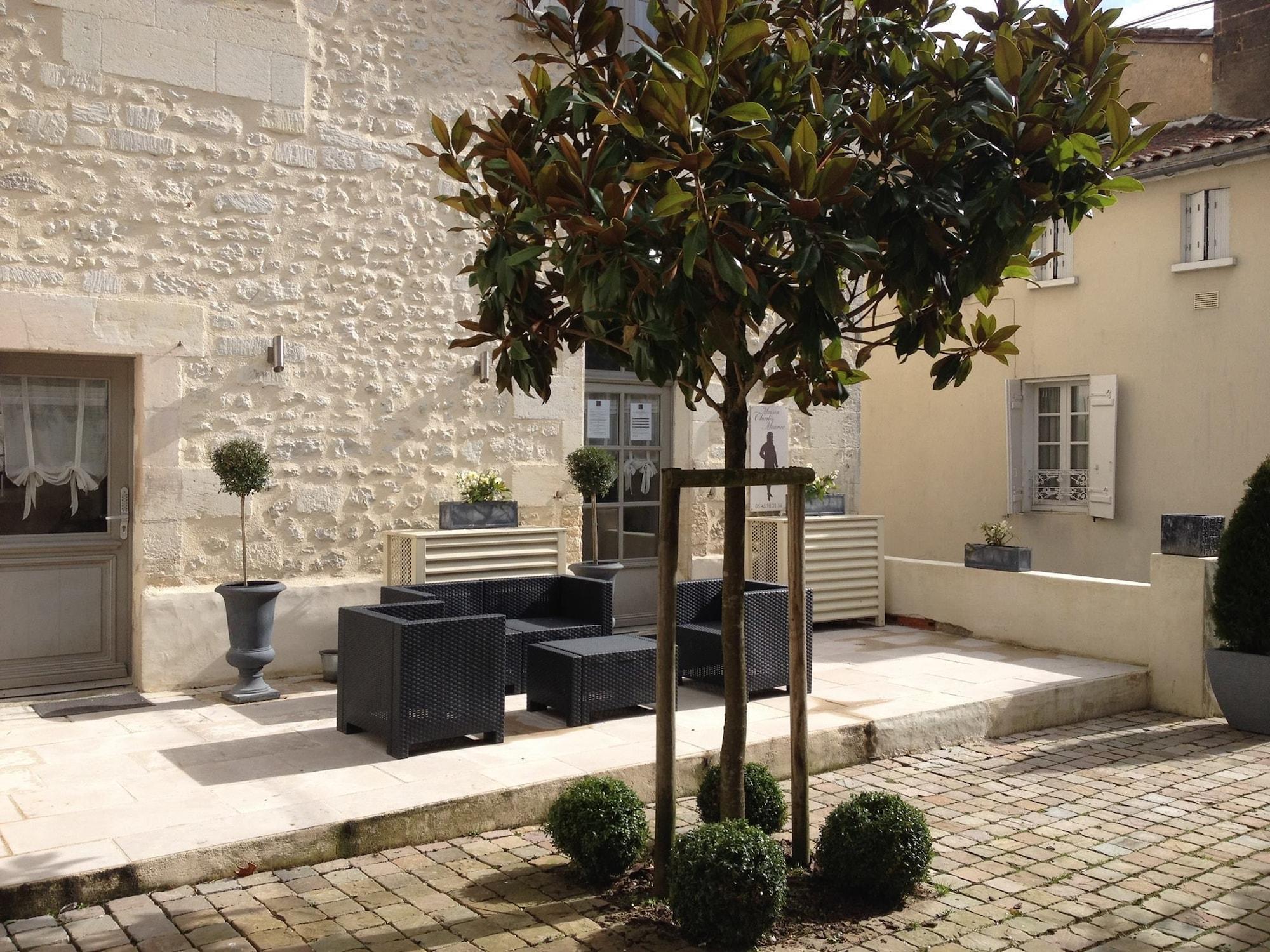 Vista Exterior Maison Charles Maurice