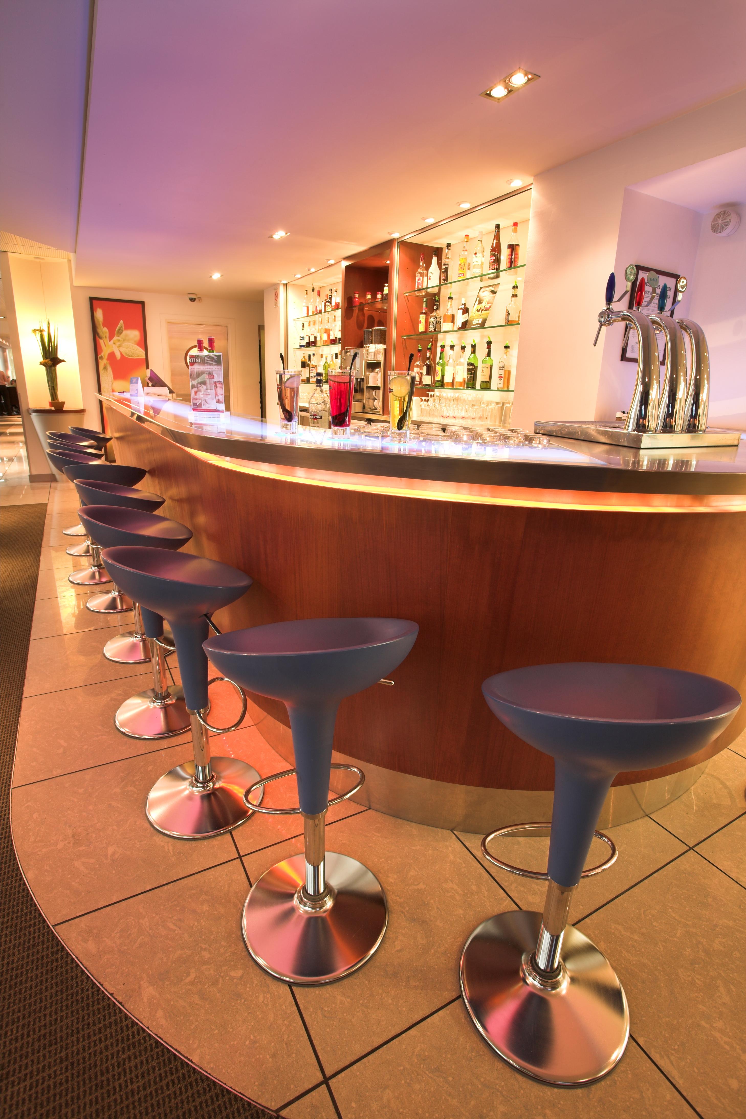 Bar/Salón Novotel Paris Créteil Le Lac