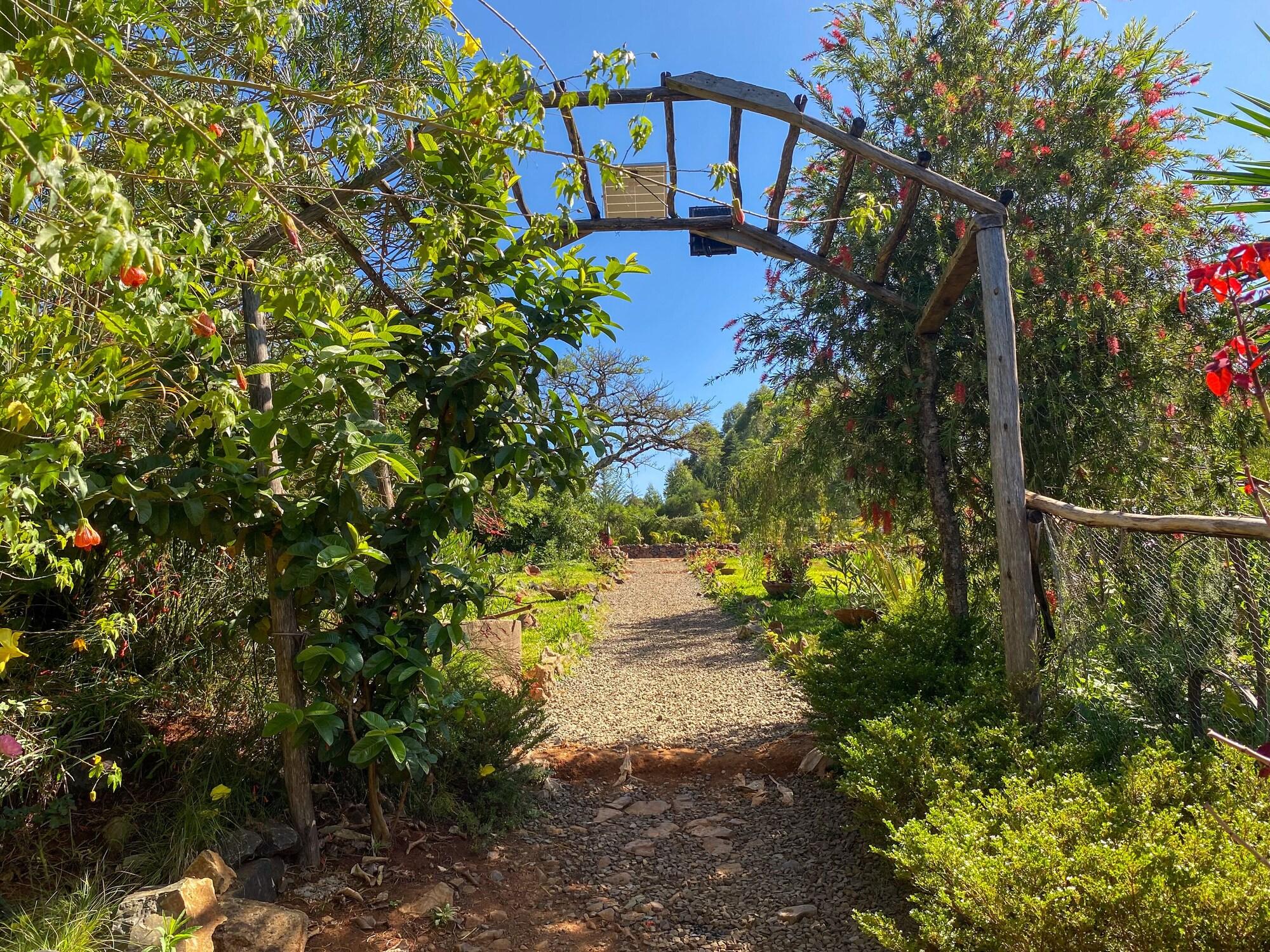 Vista Exterior Tiret Resort and Retreat