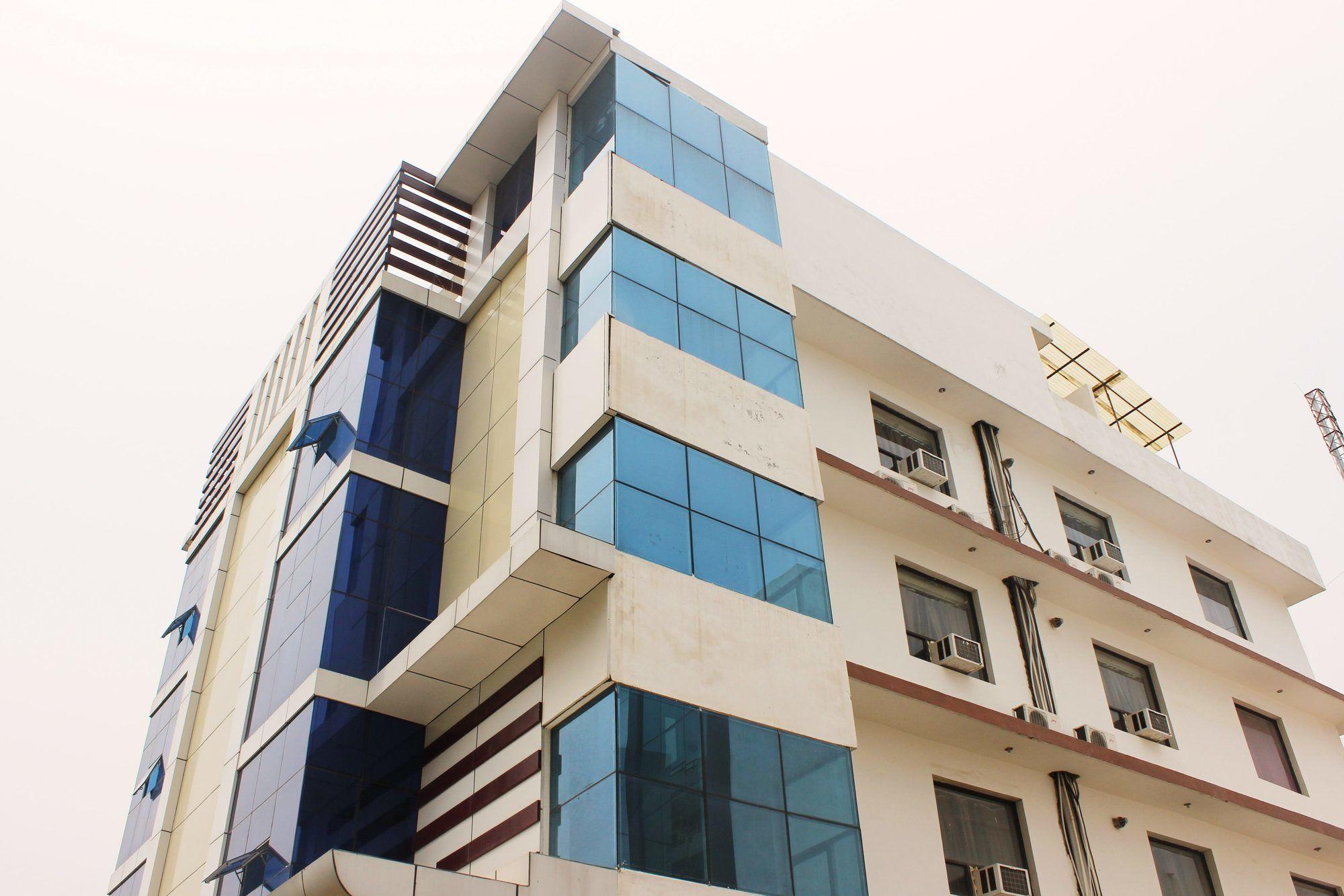 Vista Exterior OYO 9367 Hotel Taj Galaxy