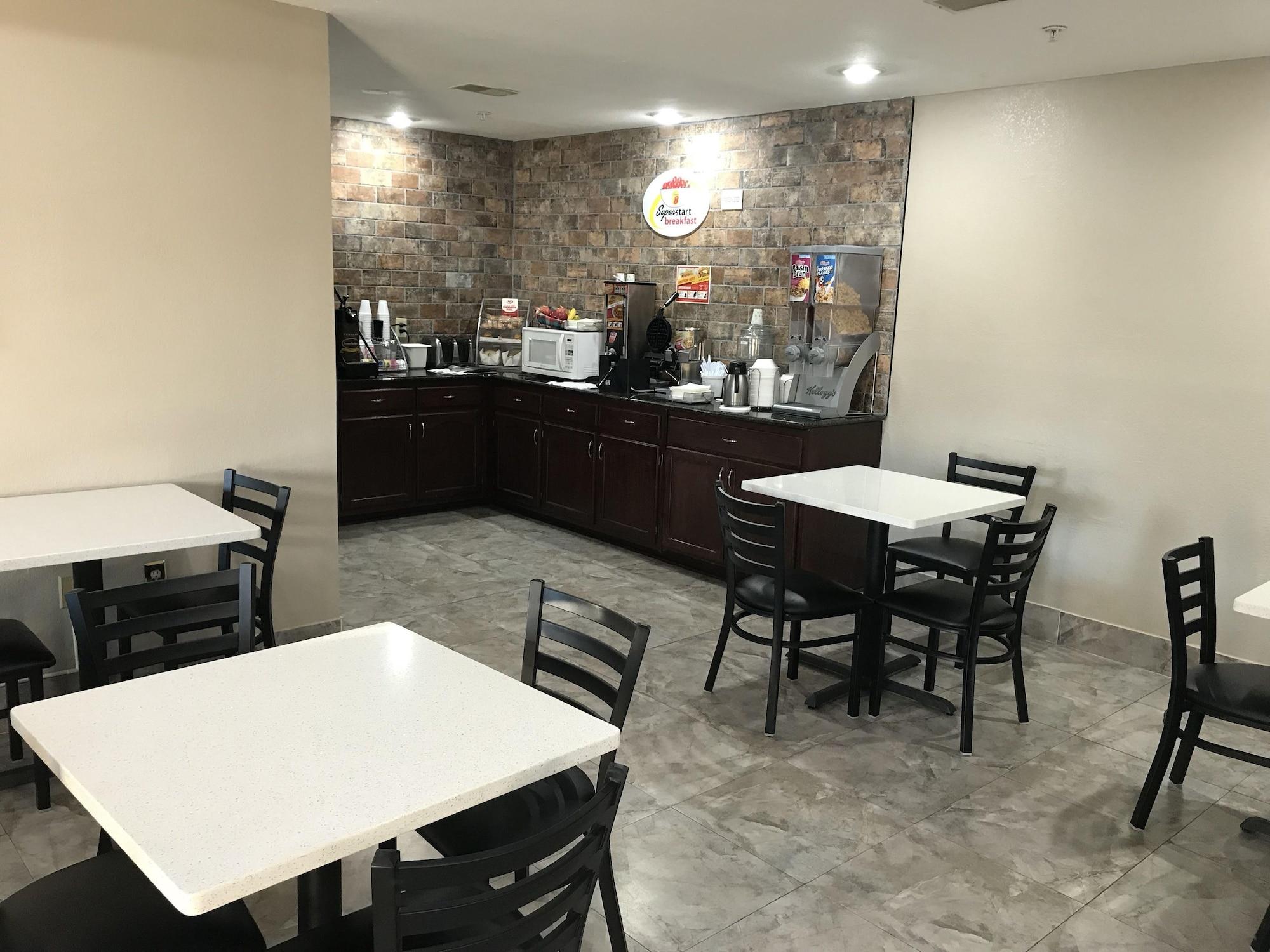 Restaurant Super 8 by Wyndham Hernando