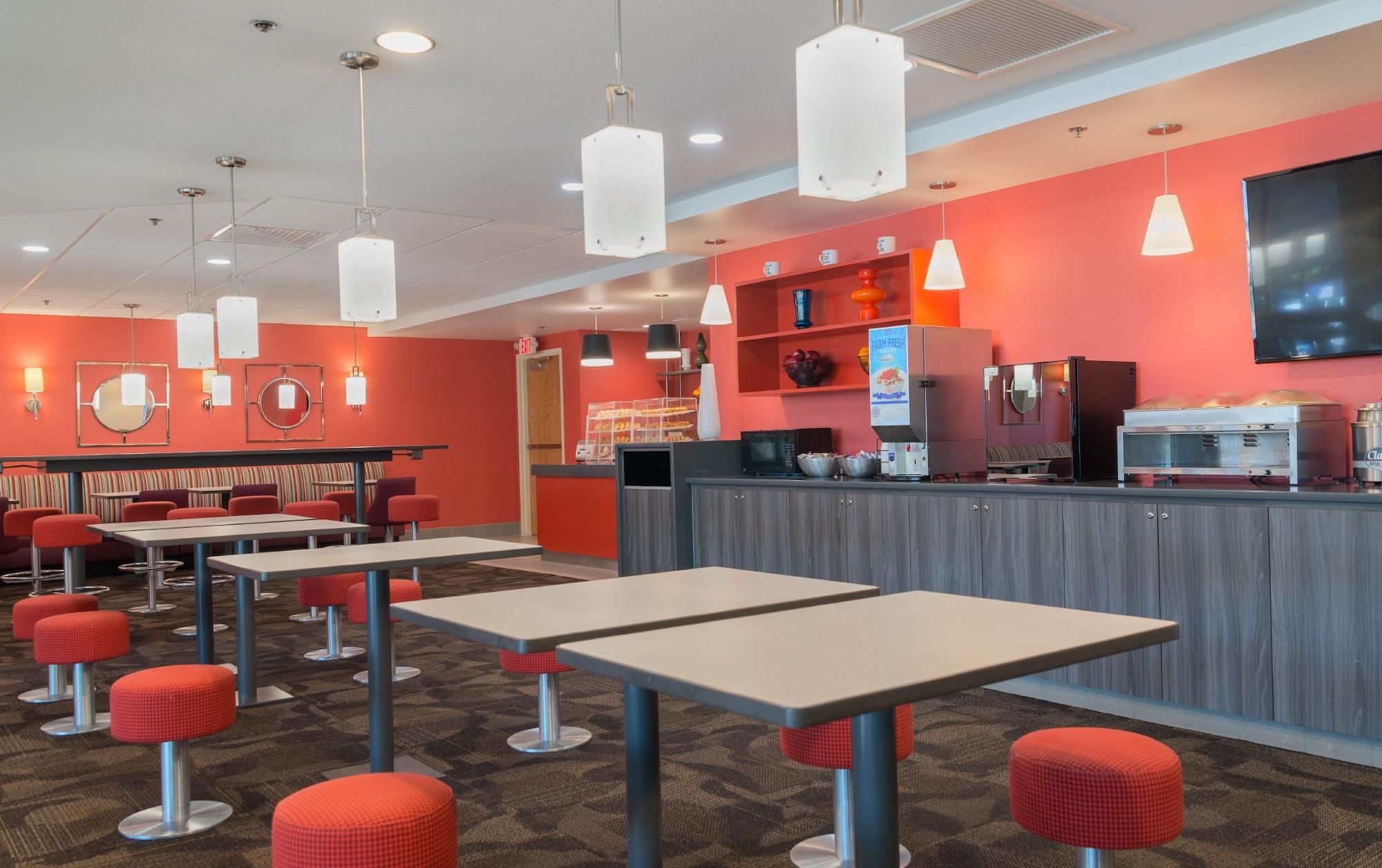 Restaurant LivINN Hotel Cincinnati / Sharonville Convention Center