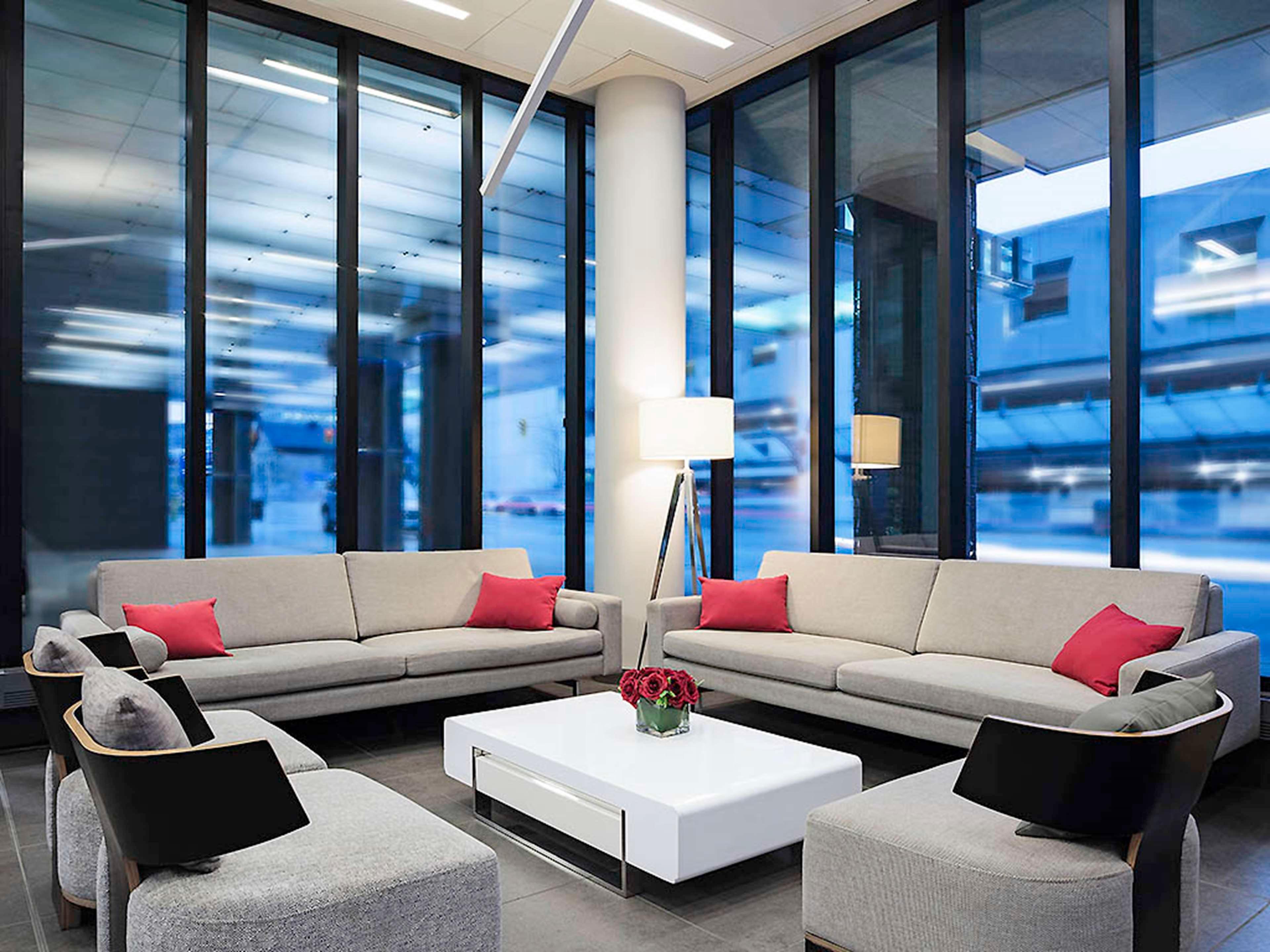 Vista Lobby DoubleTree by Hilton Ottawa Downtown