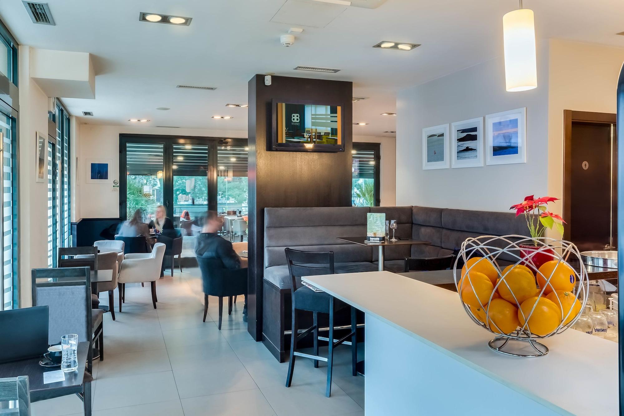 Bar/Salón BB Residence