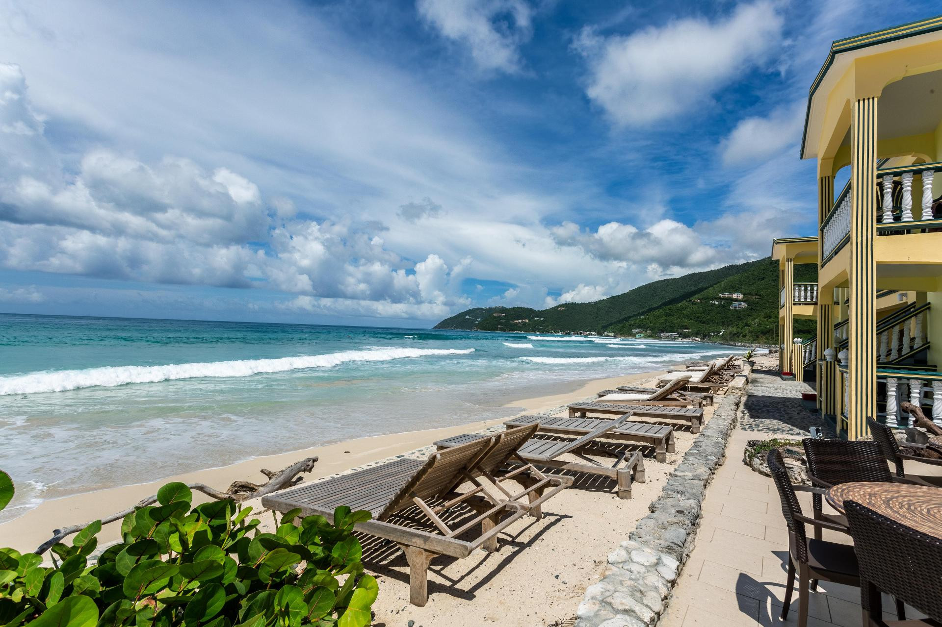 Vista Exterior Sebastian's on the Beach