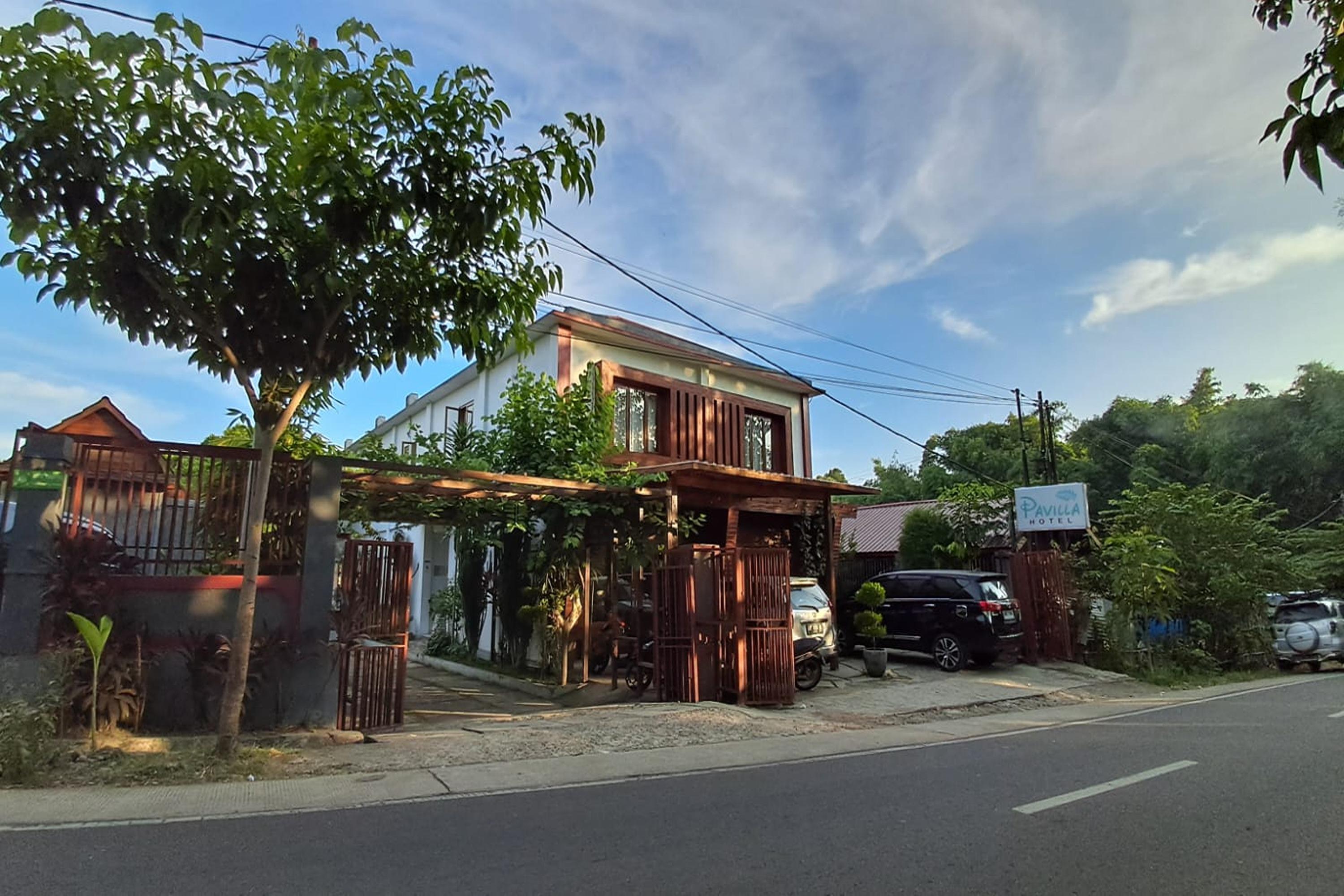 Vista Exterior PAVILLA LABUAN BAJO by ZUZU