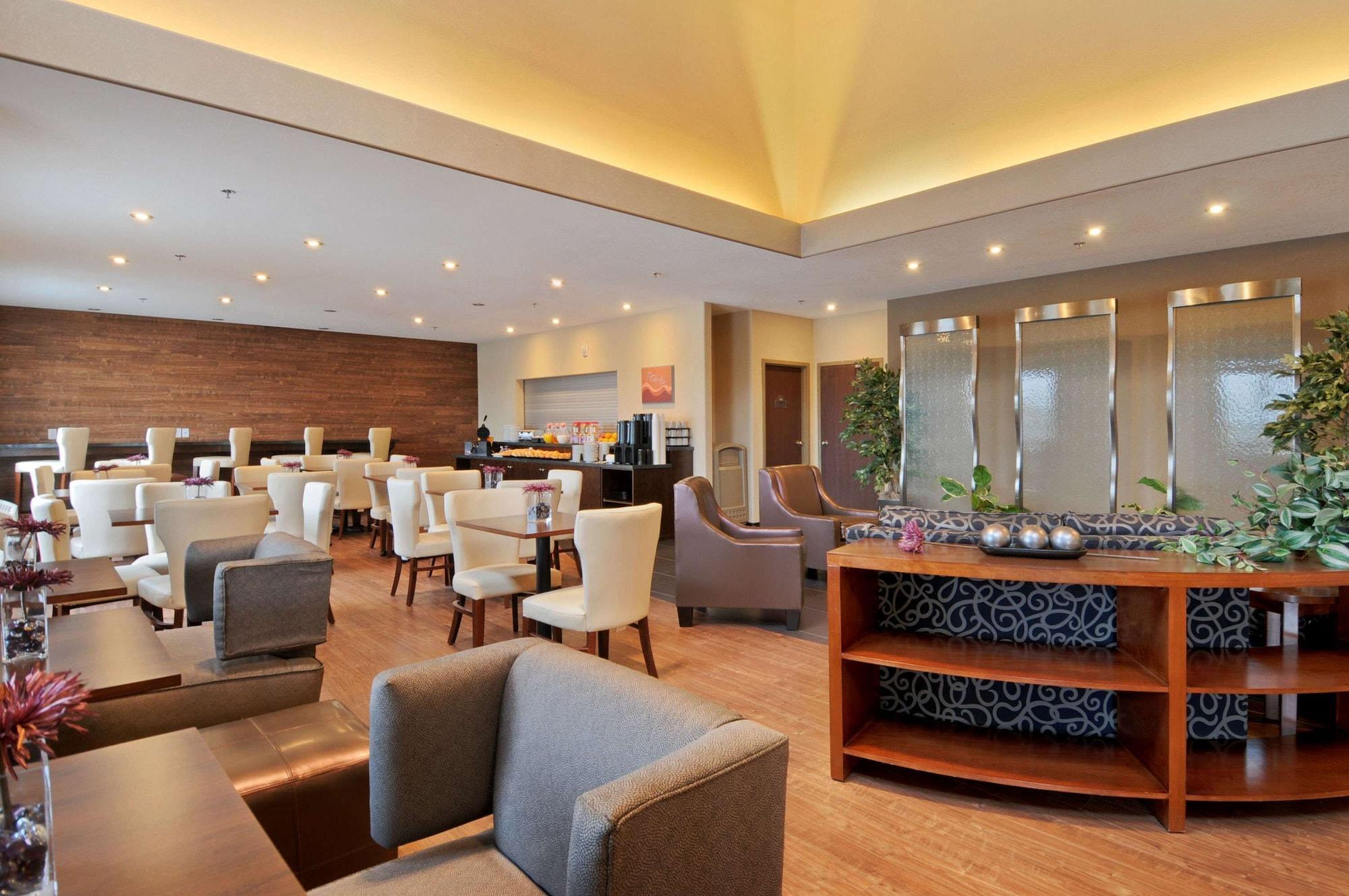 Restaurant Days Inn by Wyndham Regina Airport West