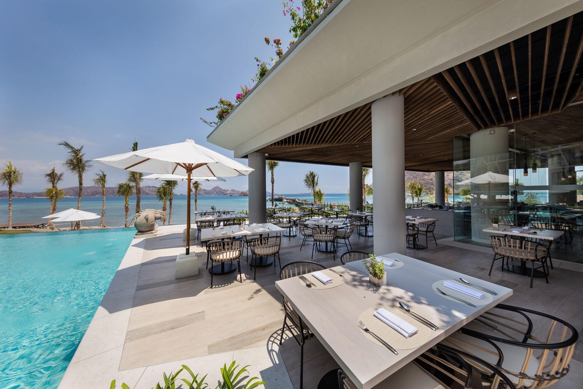 Restaurant AYANA Komodo Waecicu Beach