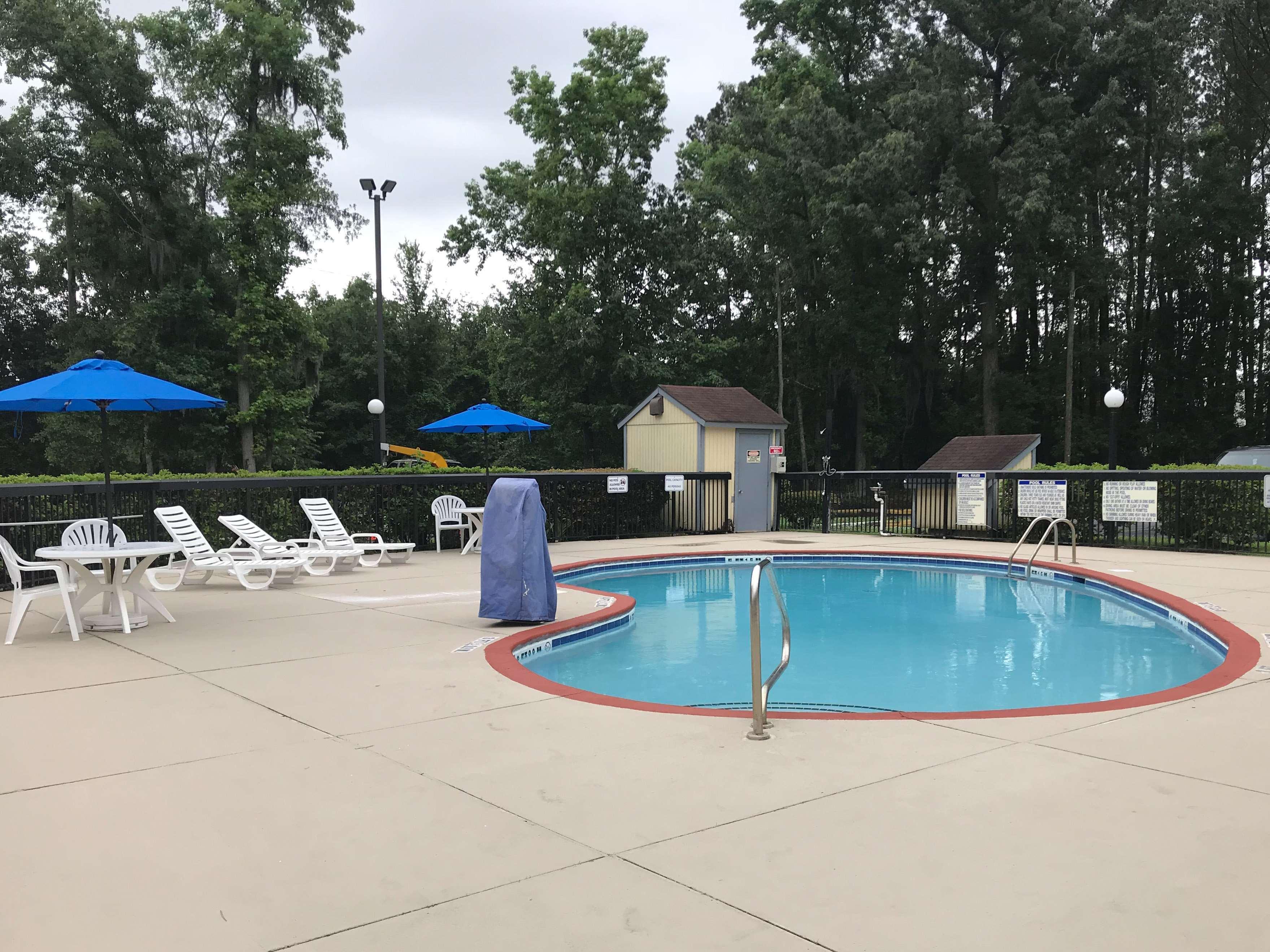 Vista Piscina Motel 6 Savannah Midtown