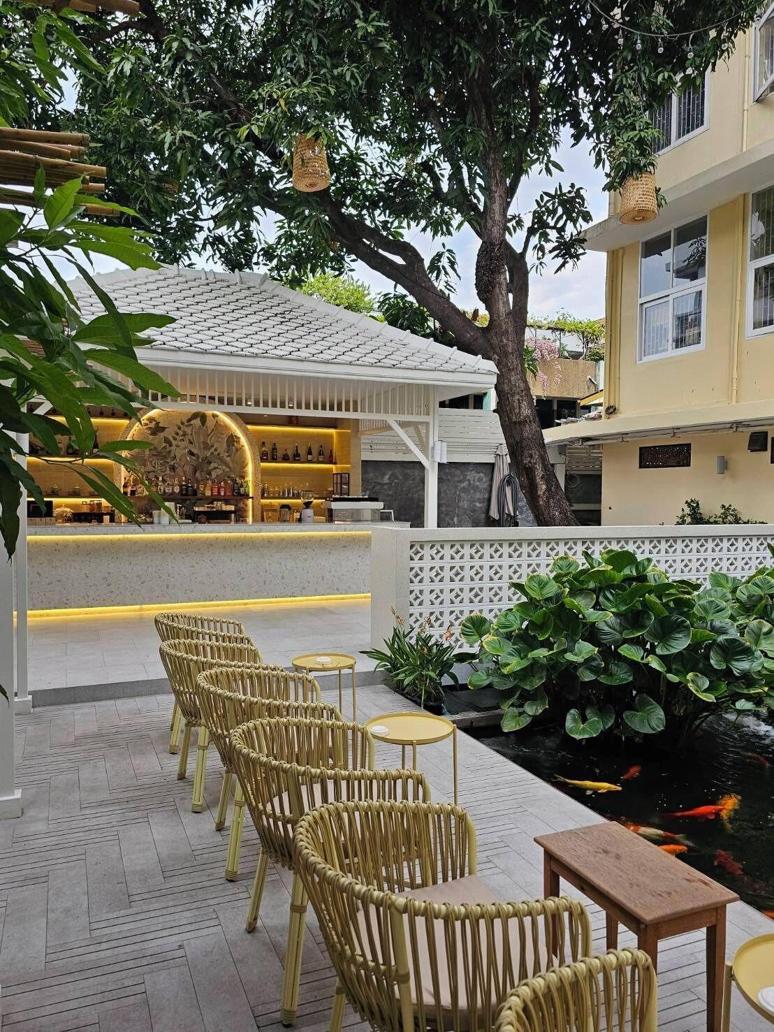 Bar/Salón Feung Nakorn Balcony Rooms and Cafe