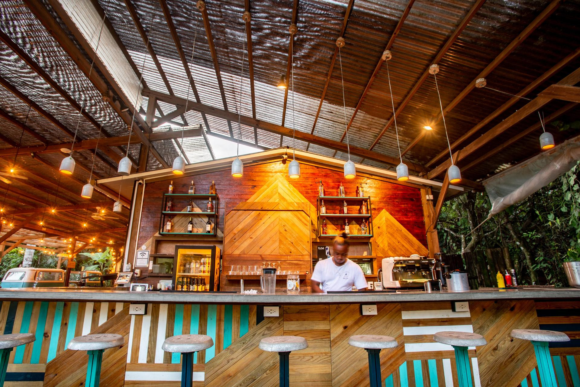Bar/Salón Socialtel Red Frog