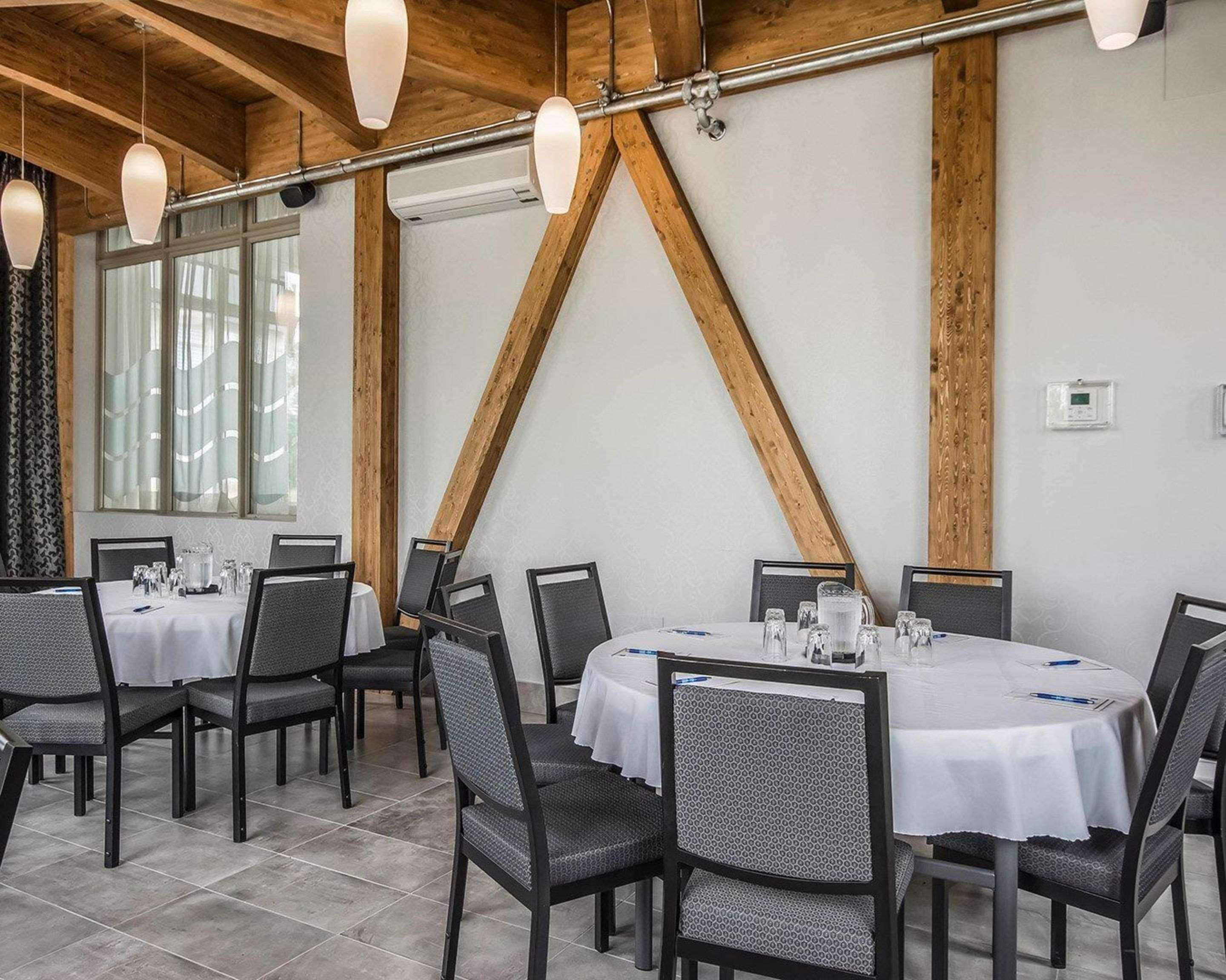 Restaurant Quality Suites Drummondville