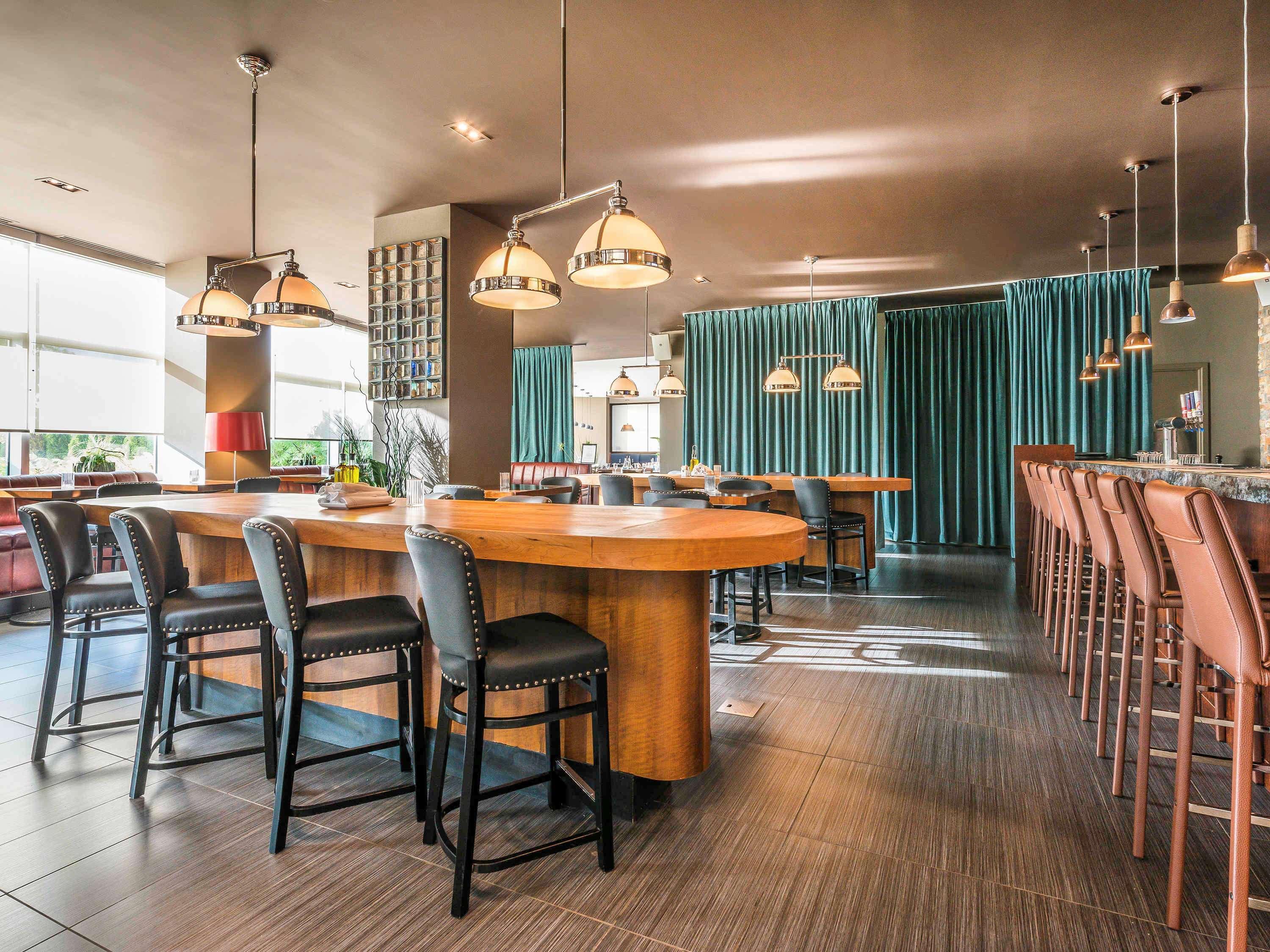 Bar/Salón Novotel Montreal Aeroport