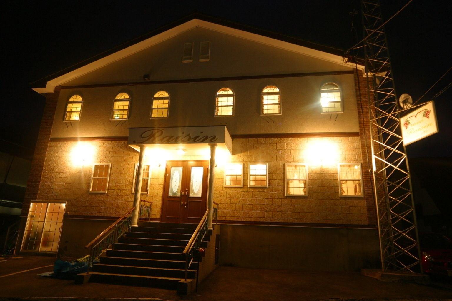 Vista Exterior Pension Raisin