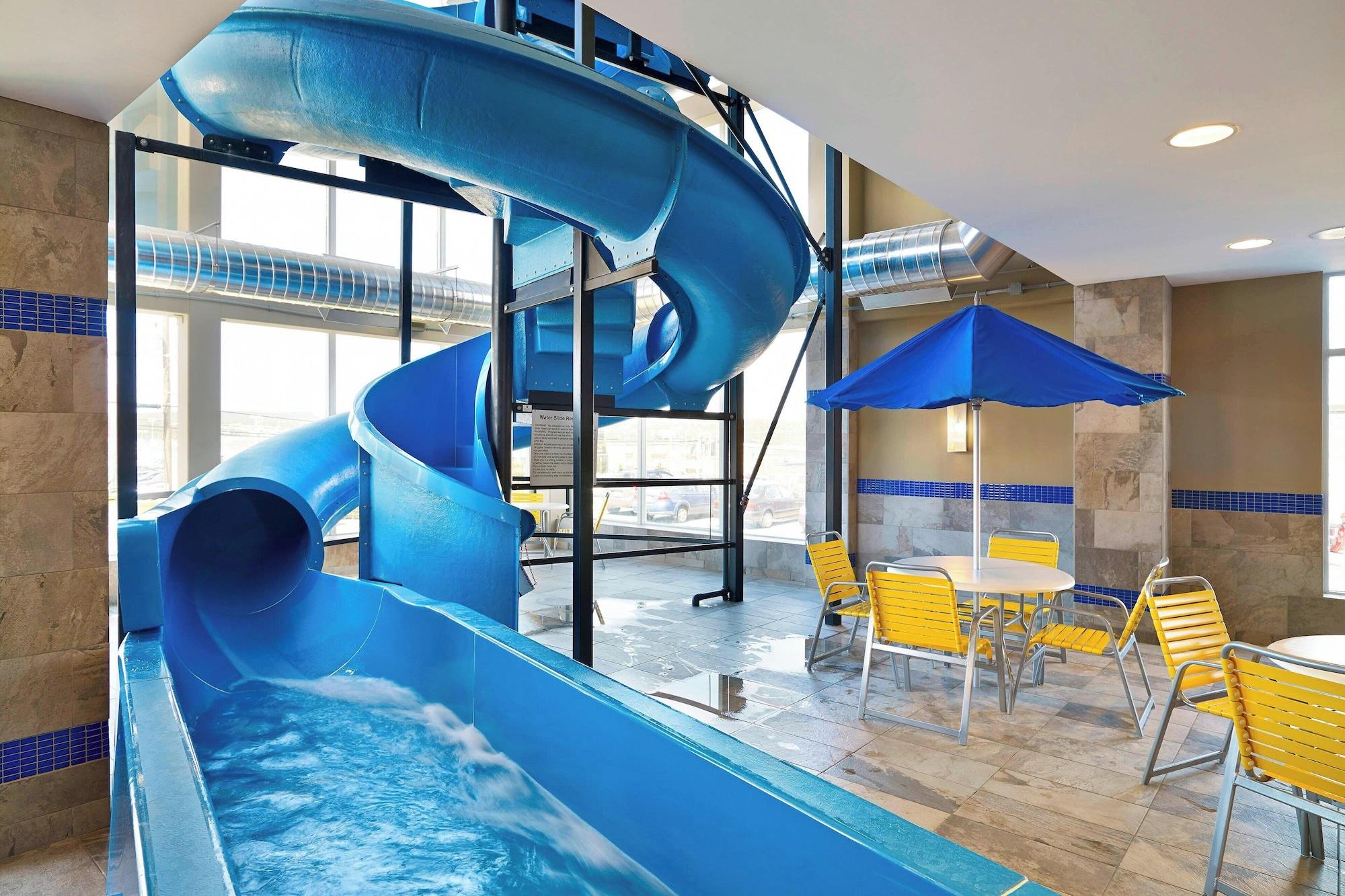 Vista Piscina Fairfield Inn & Suites by Marriott St. John's Newfoundland