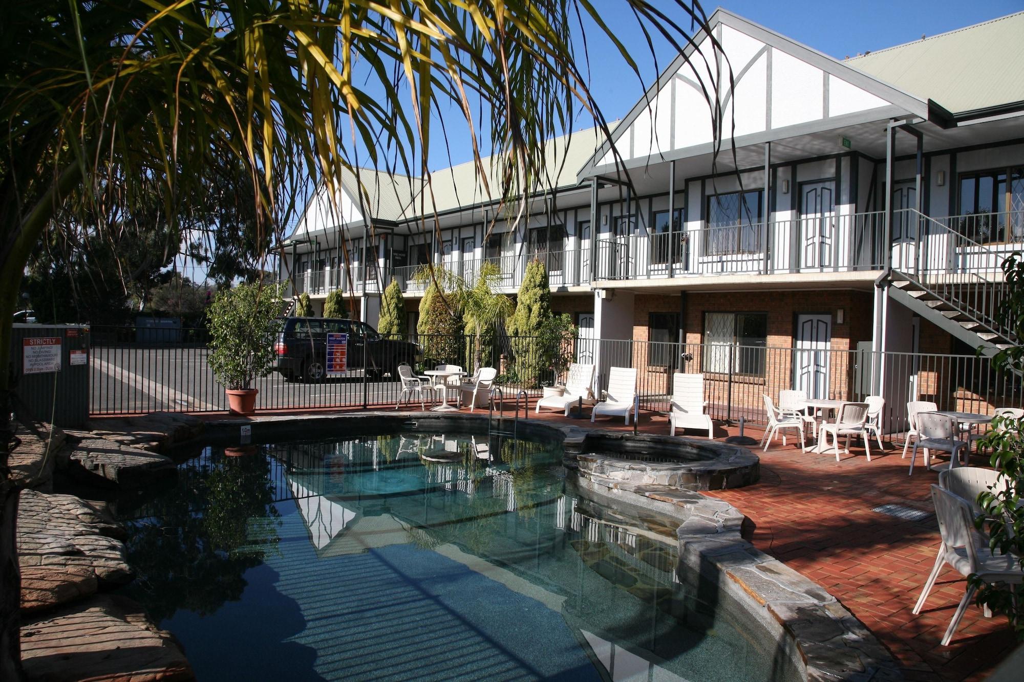 Vista Exterior ibis Styles Adelaide Manor