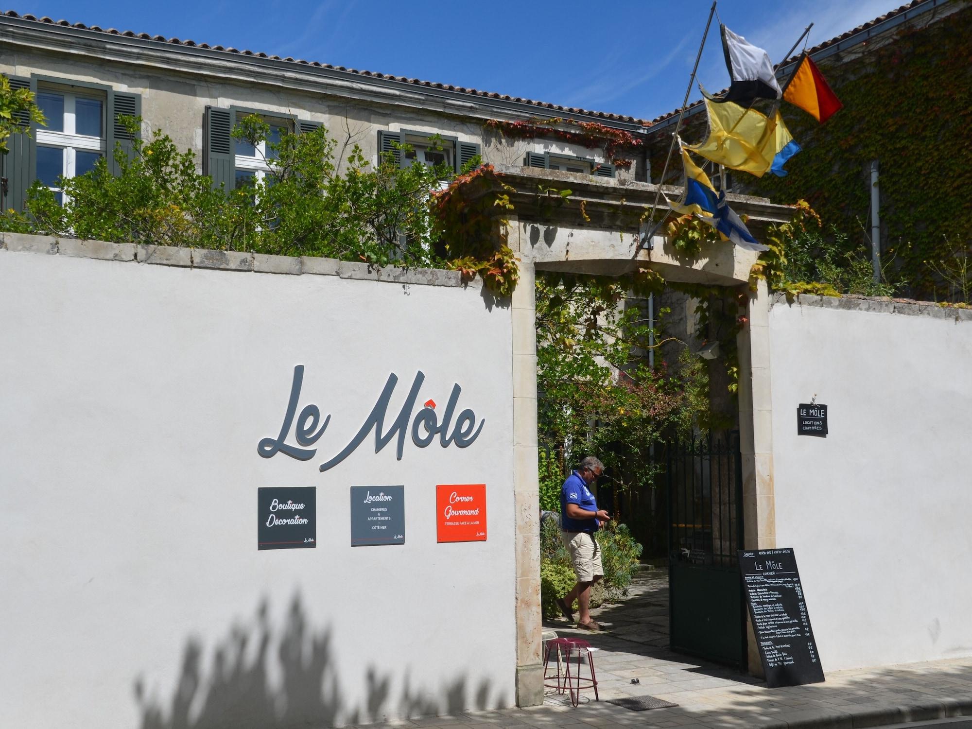 Varios Le Môle