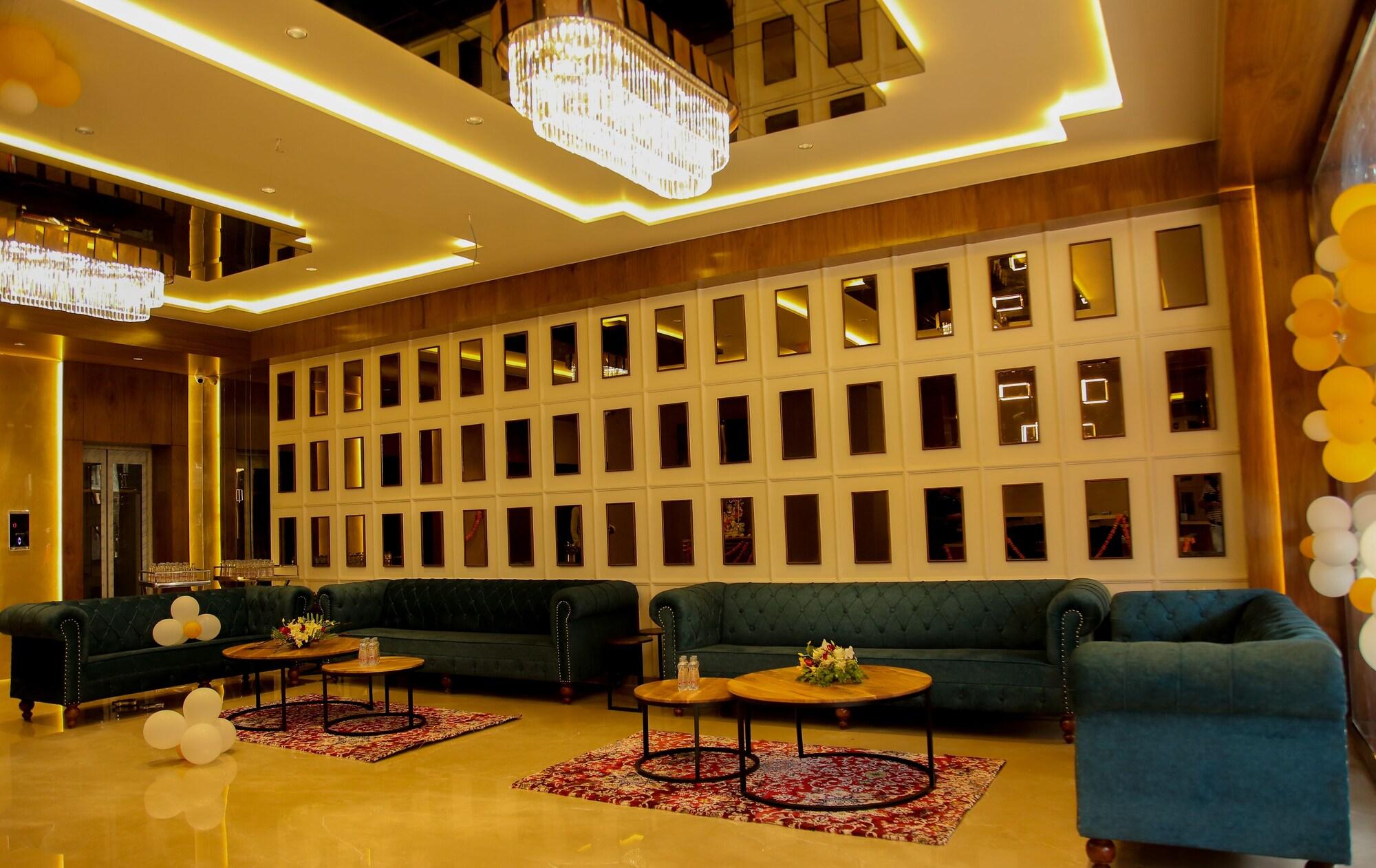 Vista Lobby NRICH SKYOTEL