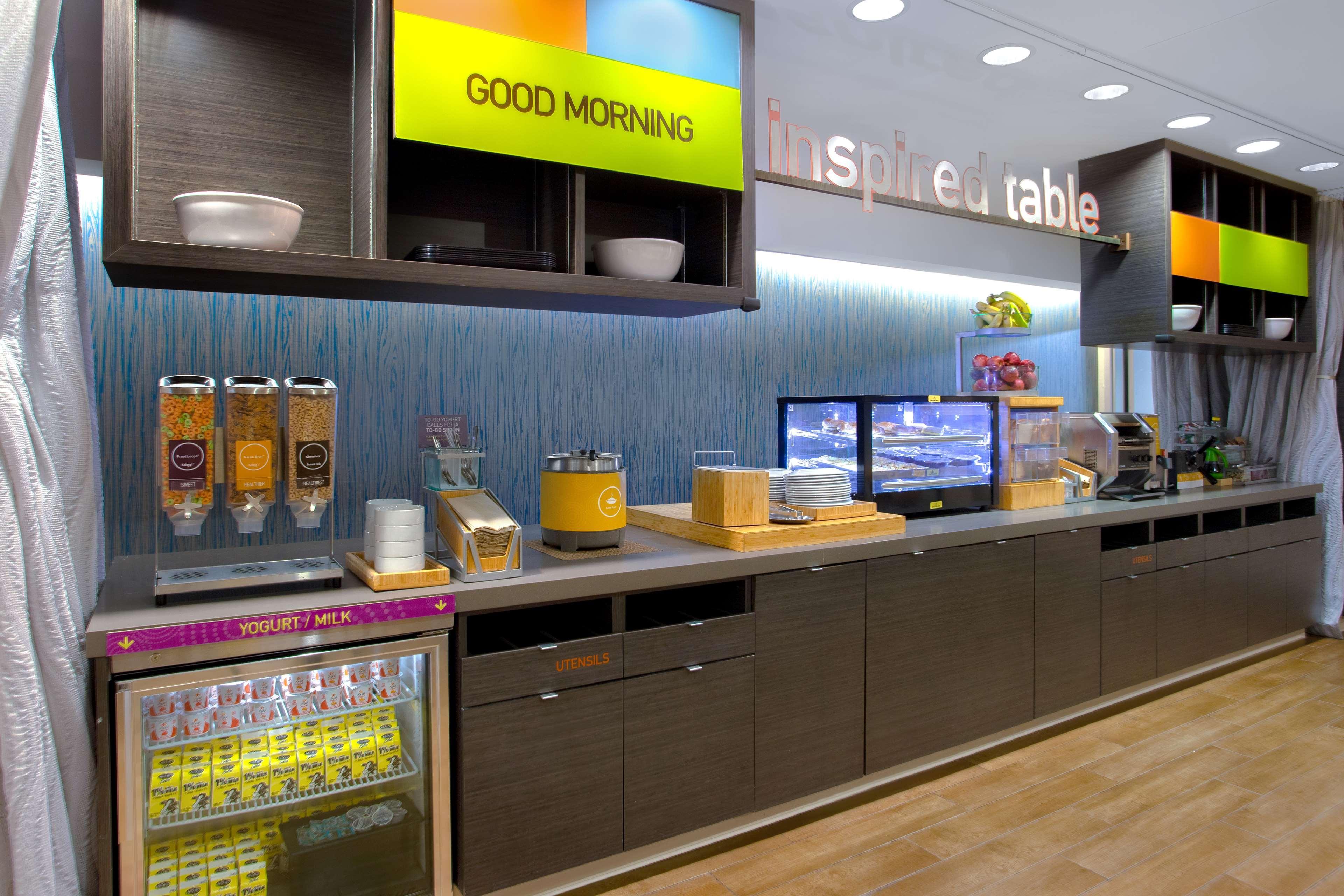 Restaurant Home2 Suites by Hilton Omaha West, NE