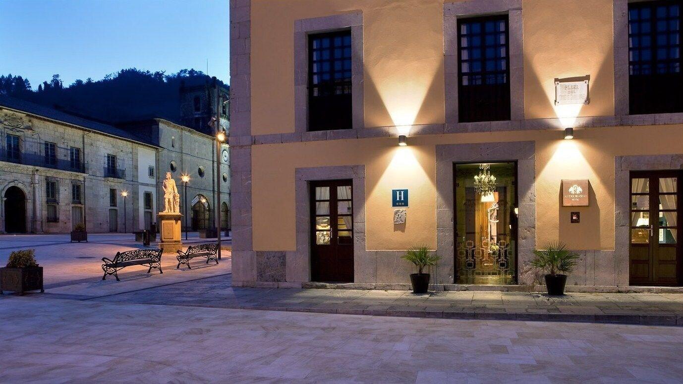 Varios Antiguo Casino Hotel