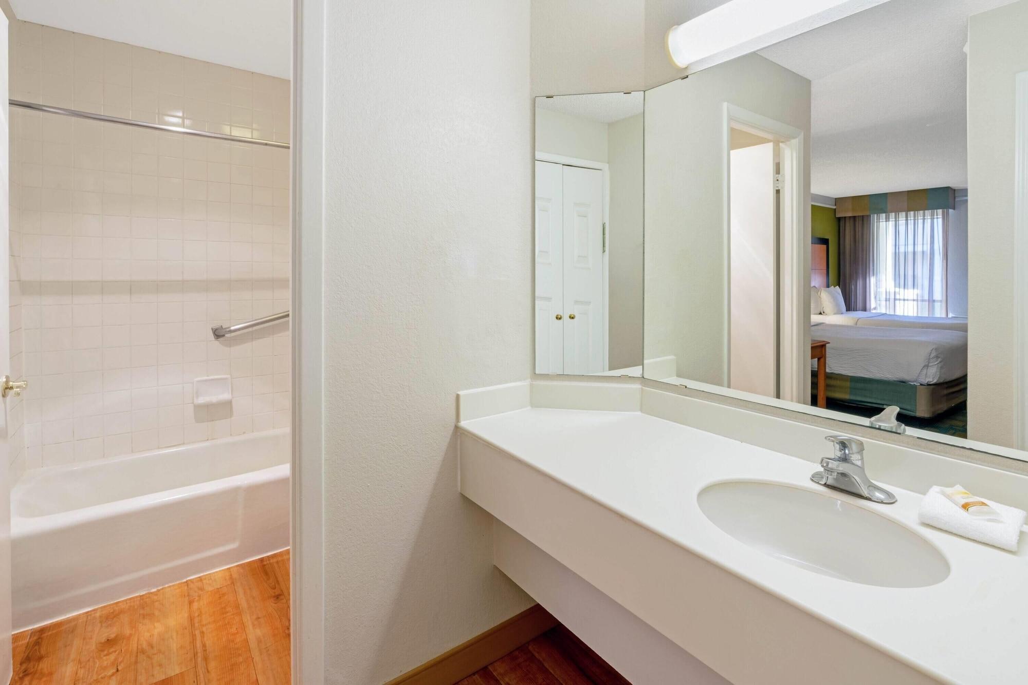 Equipamiento de Habitación Travelodge by Wyndham Phoenix North