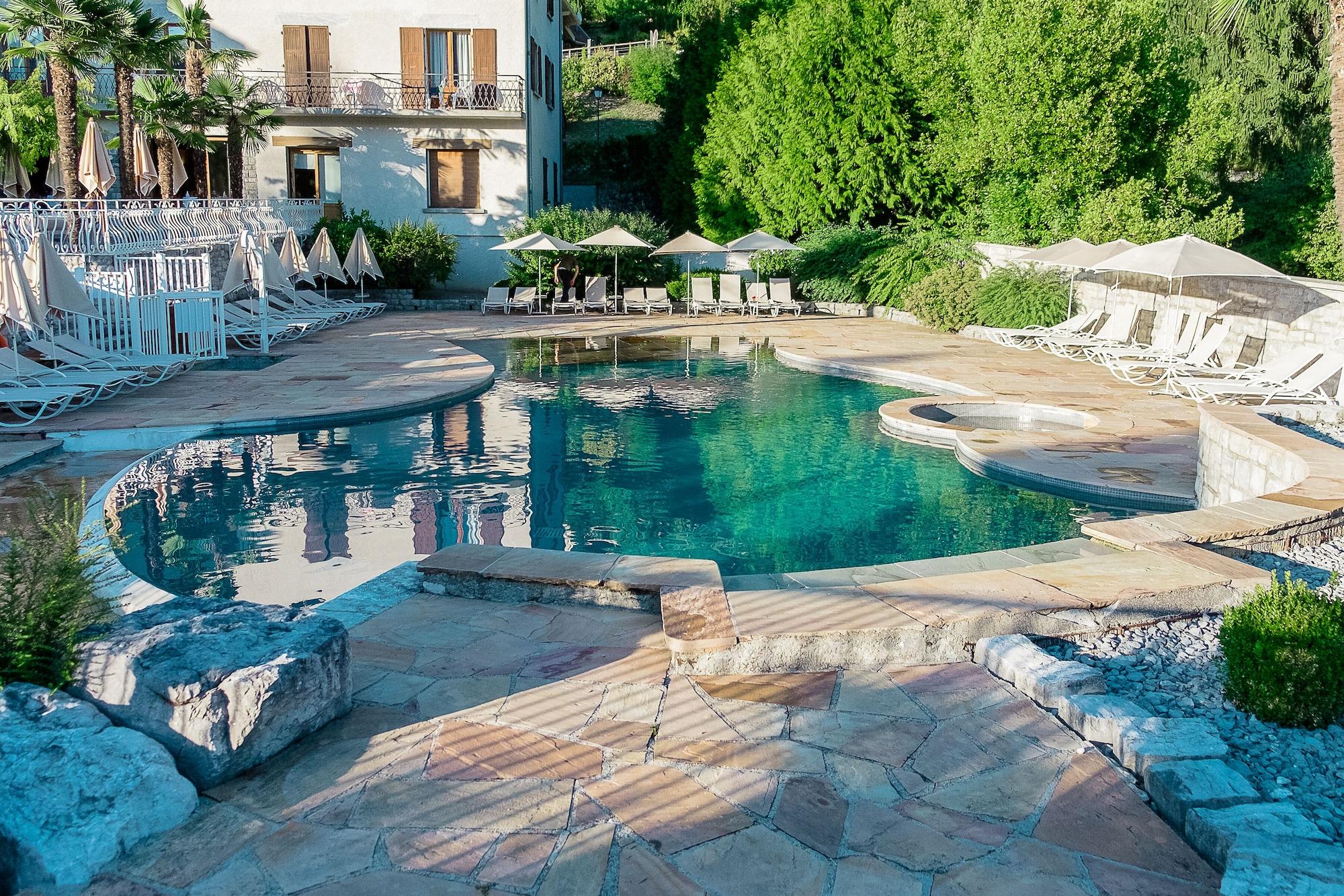 Vista Piscina Hôtel Les Grillons