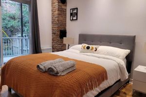 Alquiler Vacacional - Cozy Condo - Walk to Metro, Shops, Parks & More!