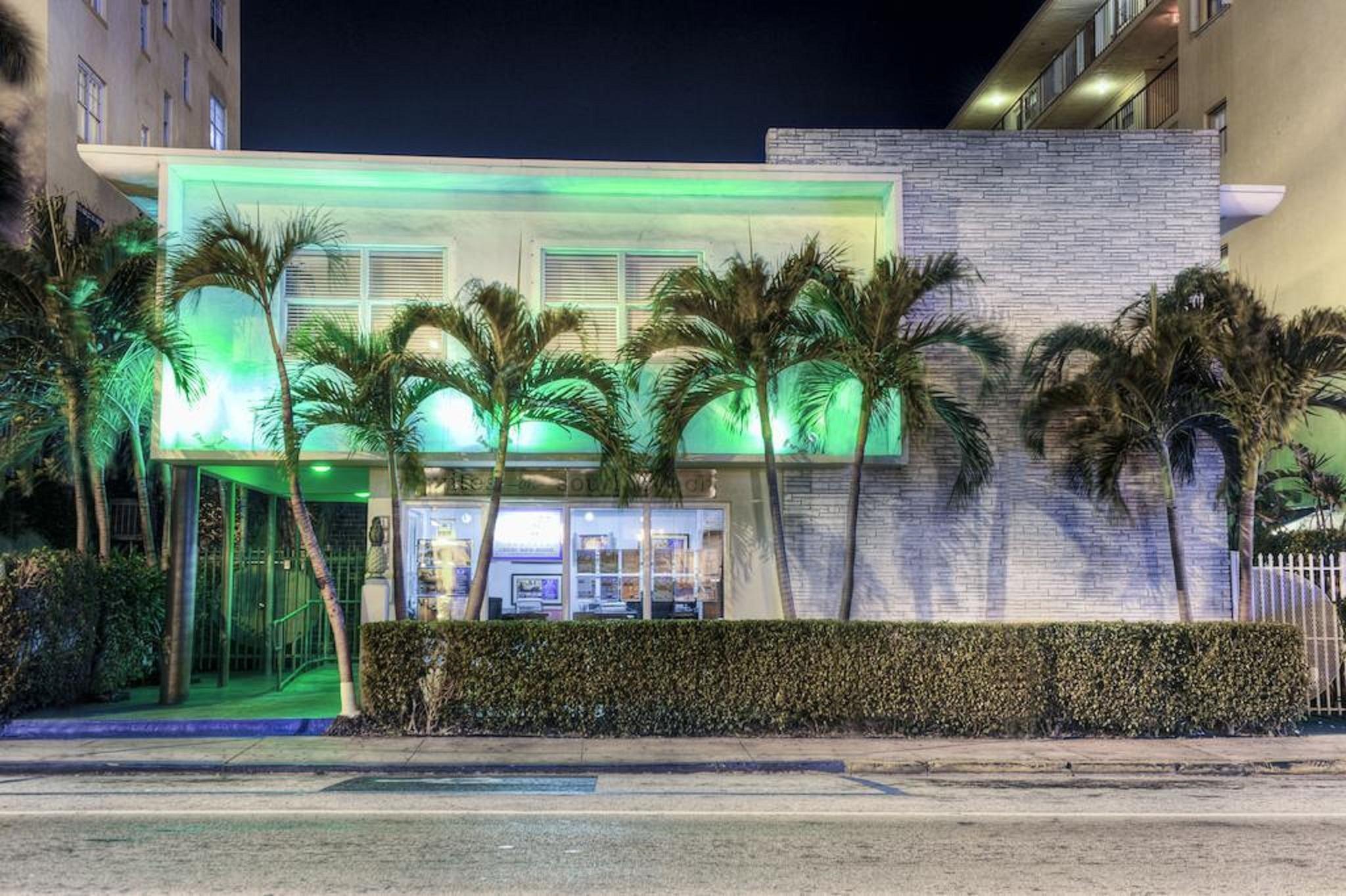 Vista Exterior Suites on South Beach