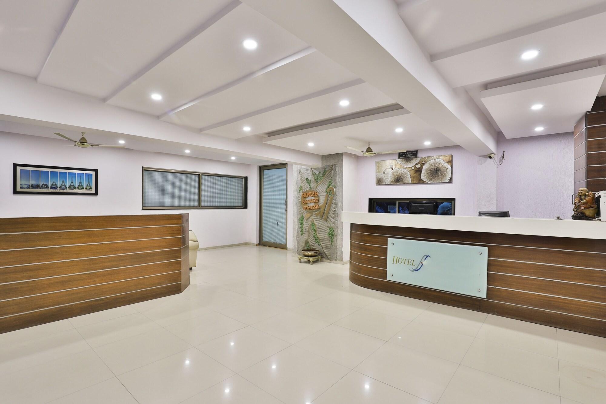 Vista Lobby OYO 2494 Hotel Shree Plaza