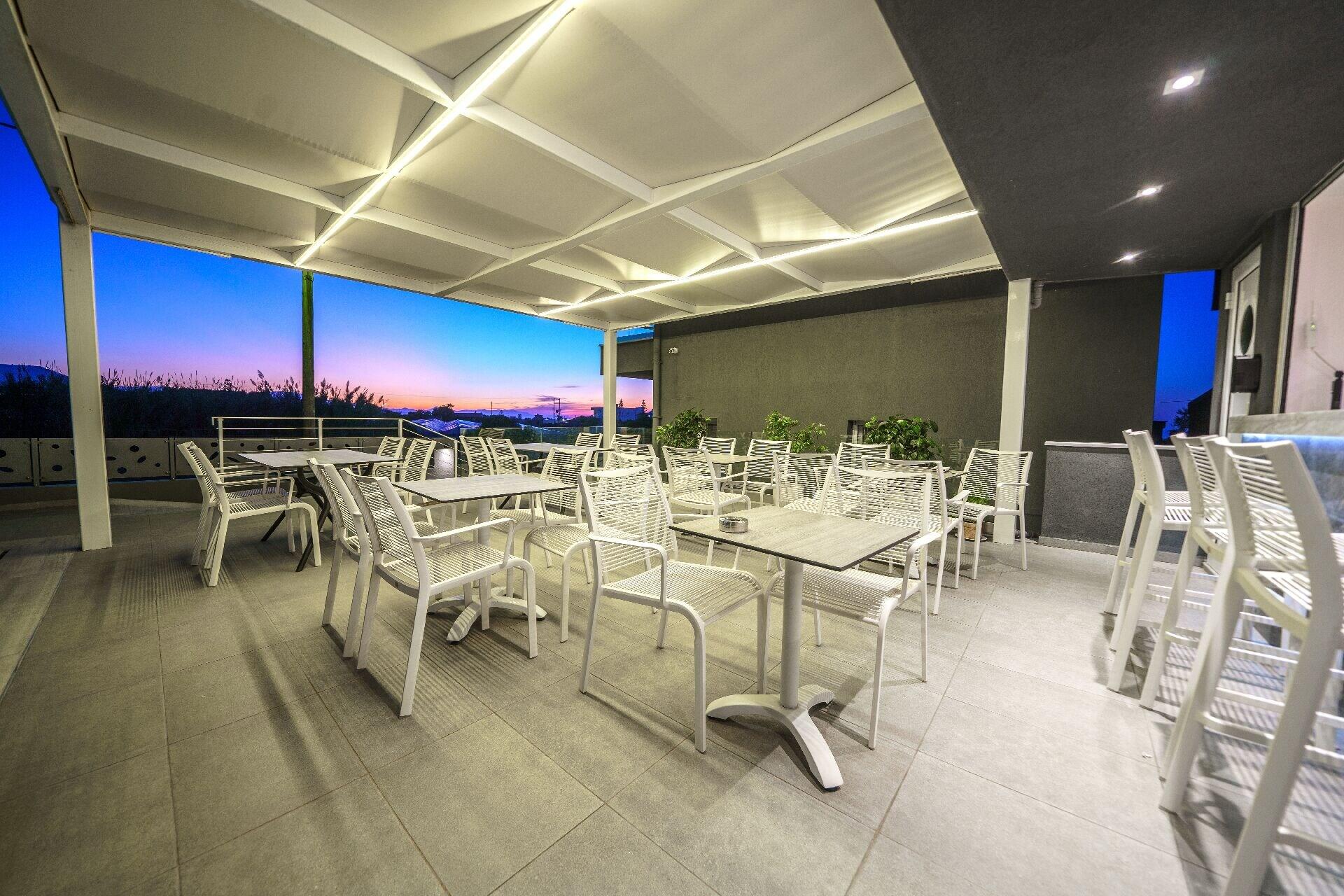 Bar/Salón Elysian Suites