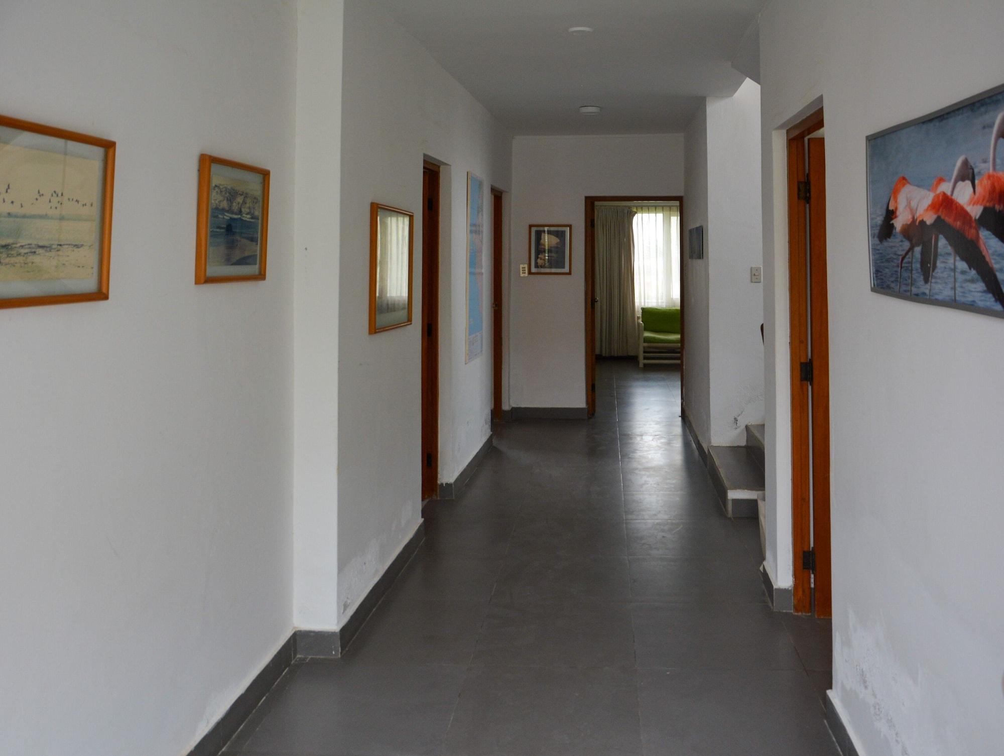 Varios Casa Paracas by Wynwood House