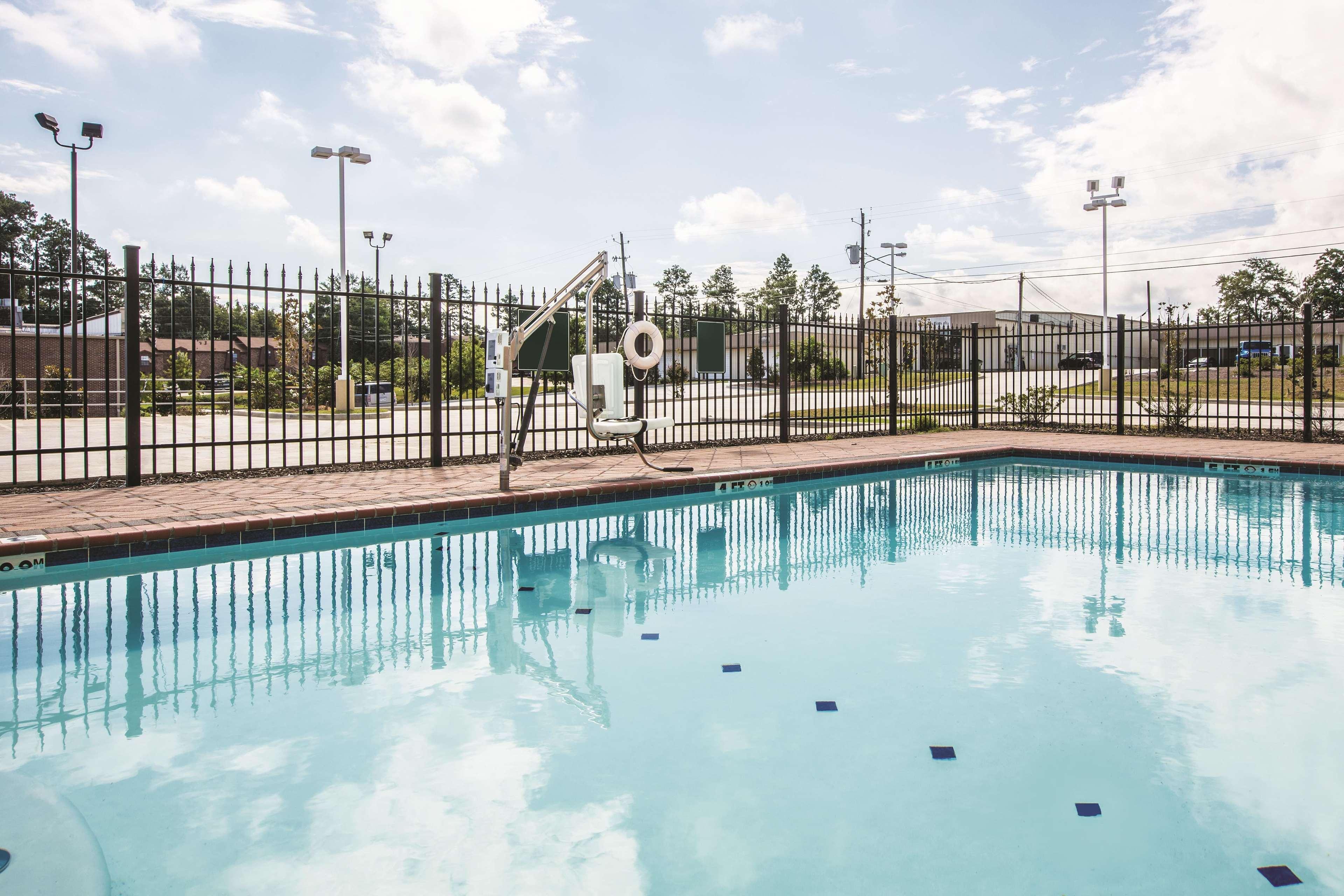 Vista Piscina La Quinta Inn Suites Hattiesburg I 59