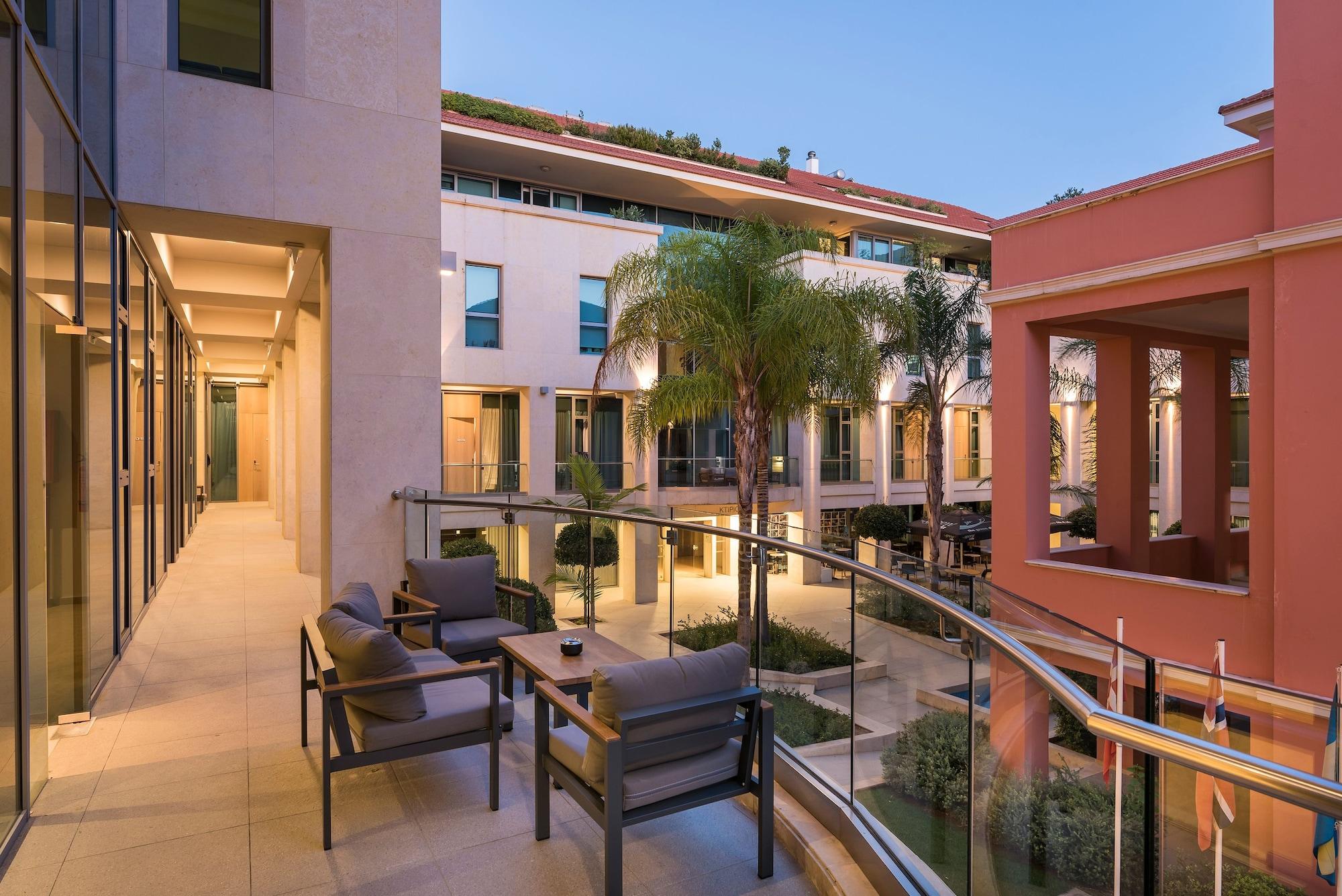 Vista Exterior Trianon Luxury Apartments & Suites