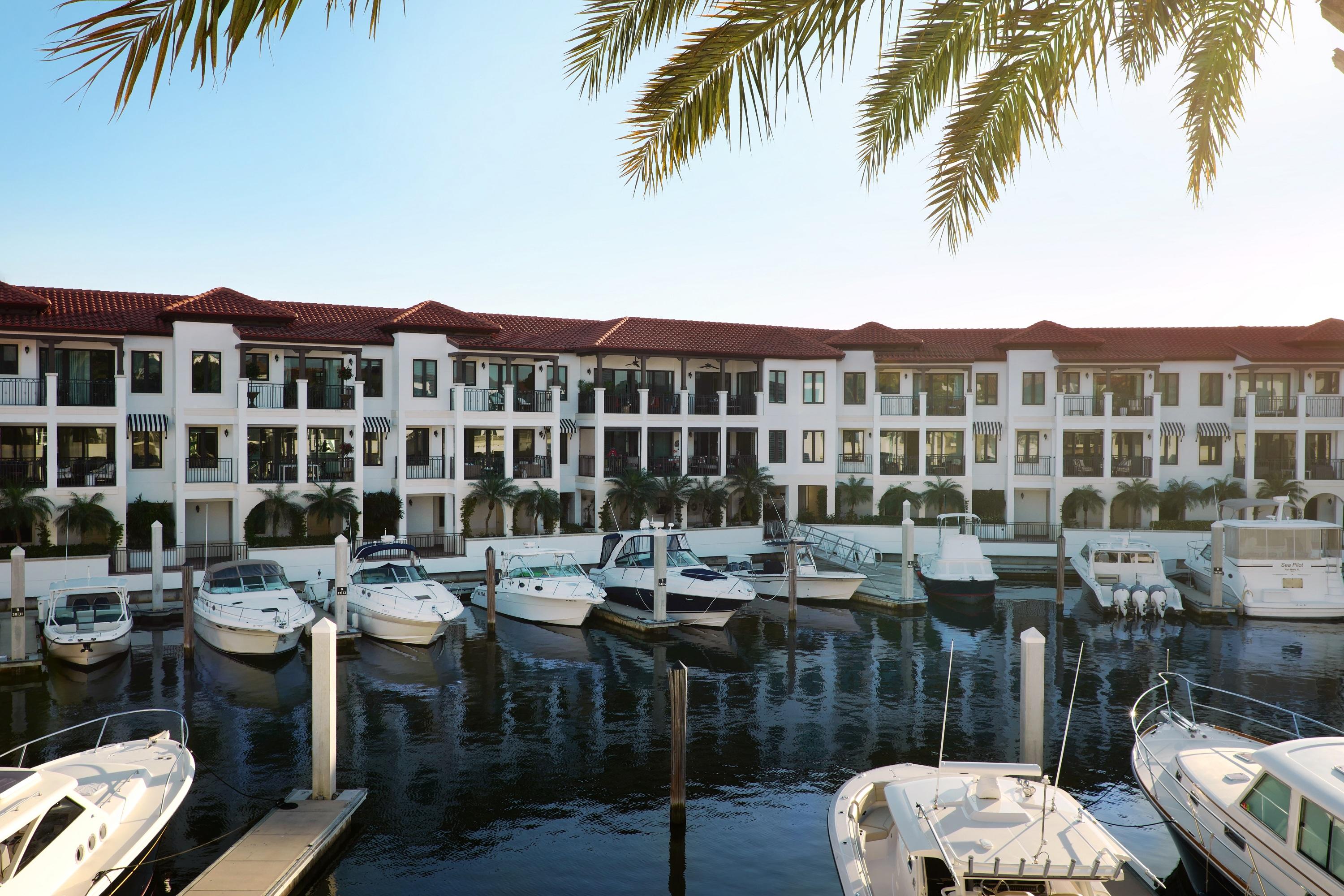Vista Exterior Naples Bay Resort & Marina