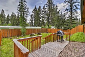 Alquiler Vacacional - Hungry Horse Cabin: Deck, Fire Pit, Near Glacier!