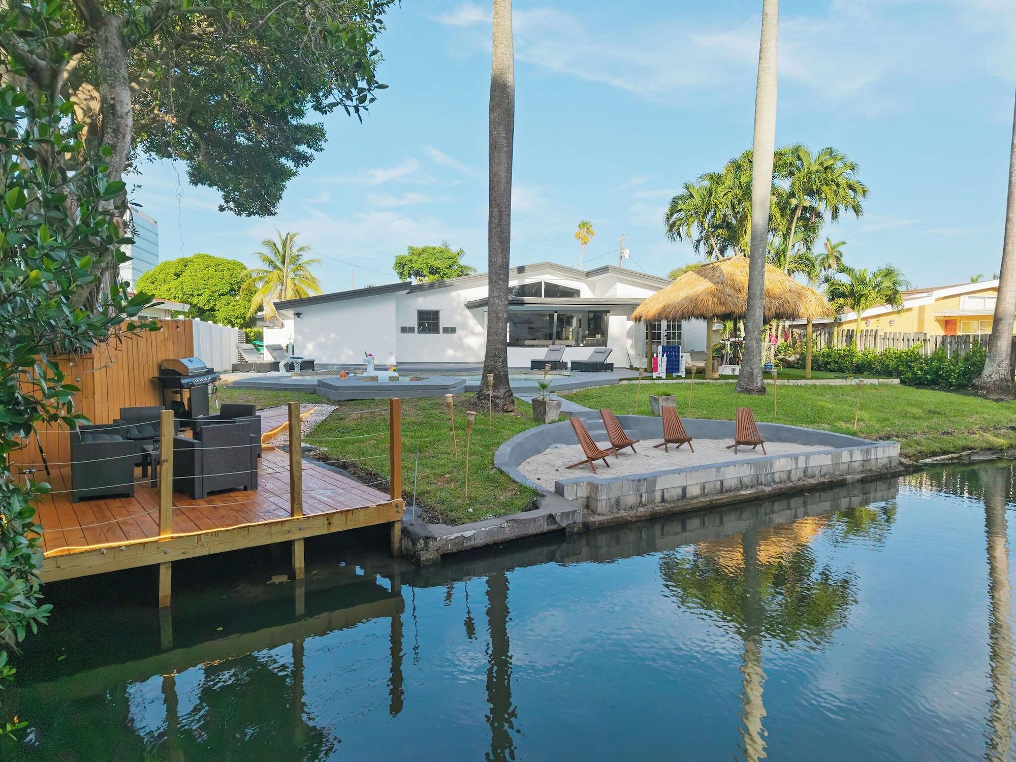 Varios Waterfront House with Tiki & Firepit