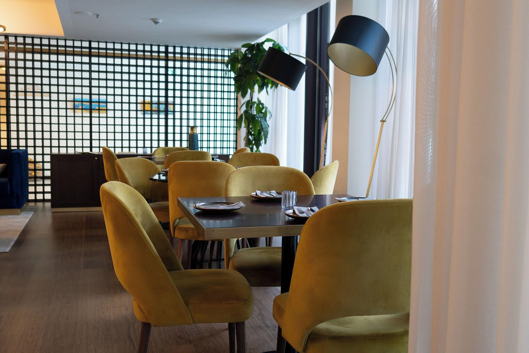 Bar/Salón Boeira Garden Hotel Porto Gaia, Curio Collection by Hilton