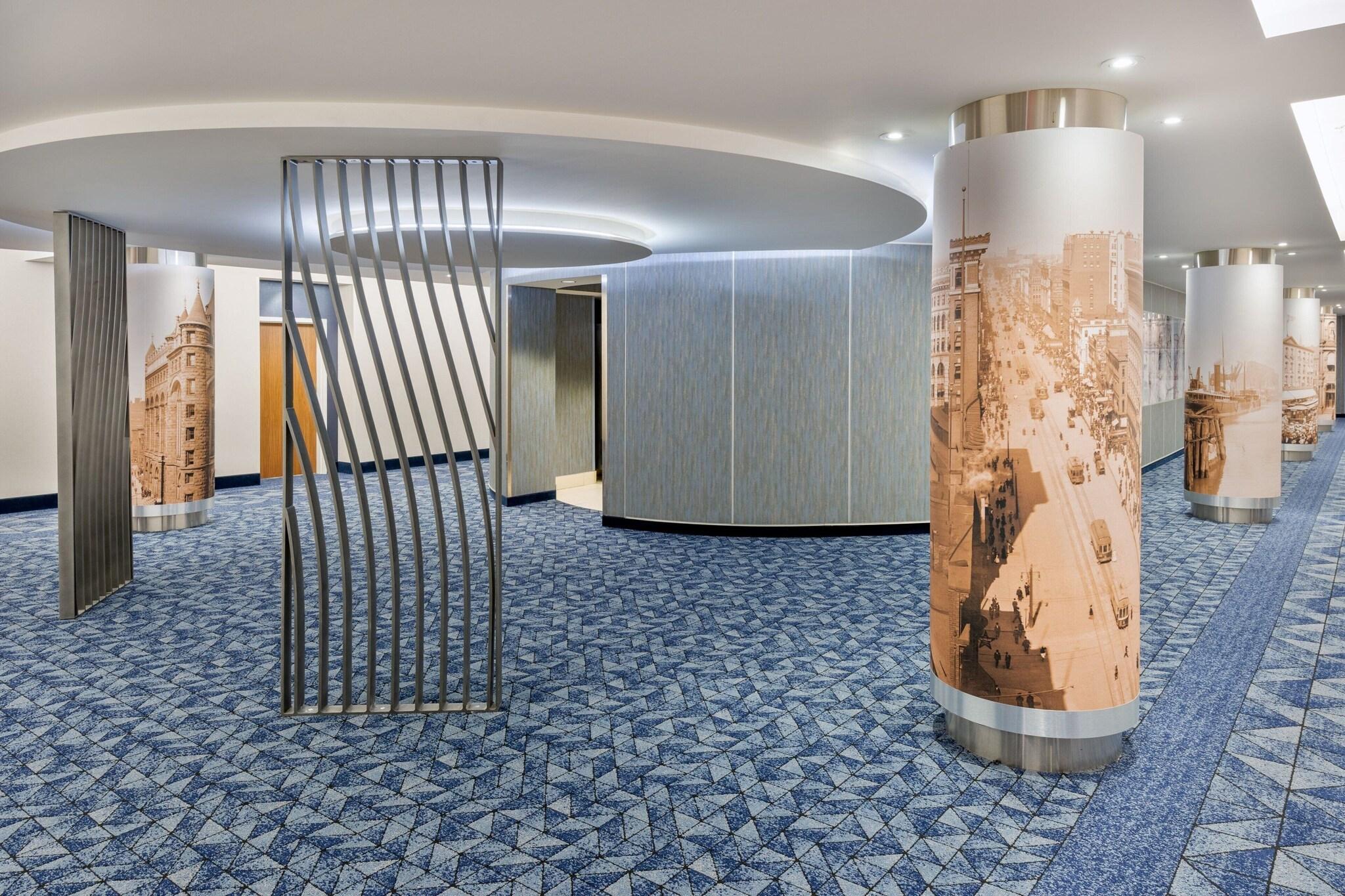 Vista Exterior Courtyard Buffalo Downtown / Canalside