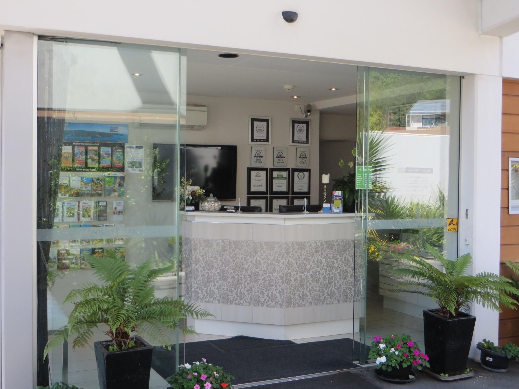 Vista Lobby Century Park Motor Lodge