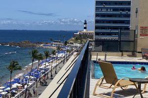 Alquiler Vacacional - One bedroom apartment in a Flat facing the sea - Farol da Barra beach.
