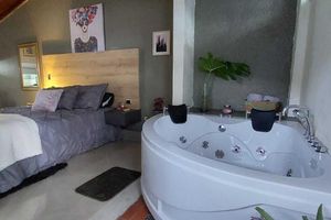 Vacation Rental - Loft Shakespeare l Private Jacuzzi l In Provence