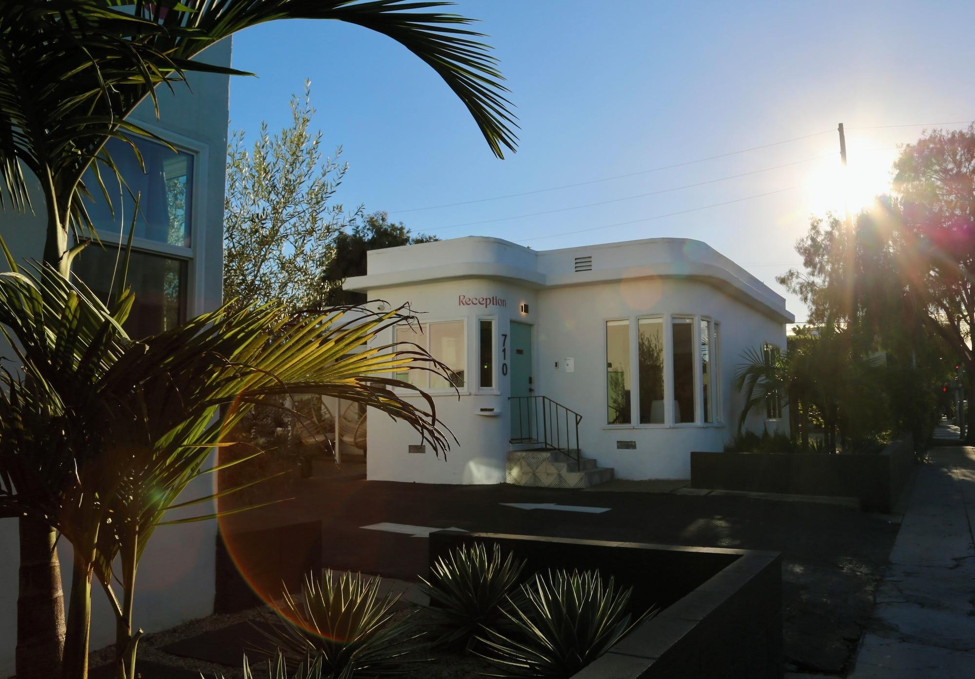 Vista Lobby Aliza Hotel