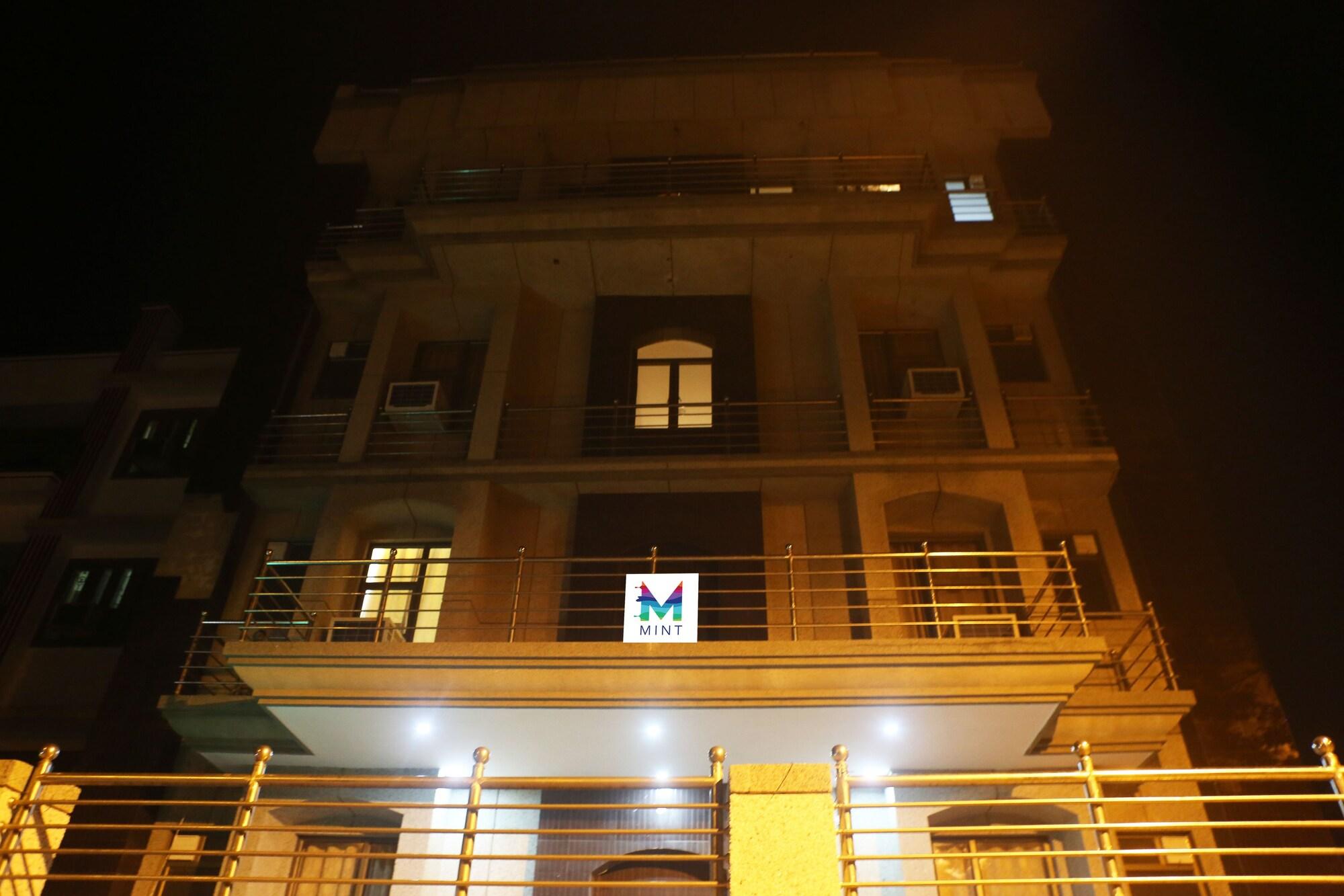 Vista Exterior Mint City Center Suites