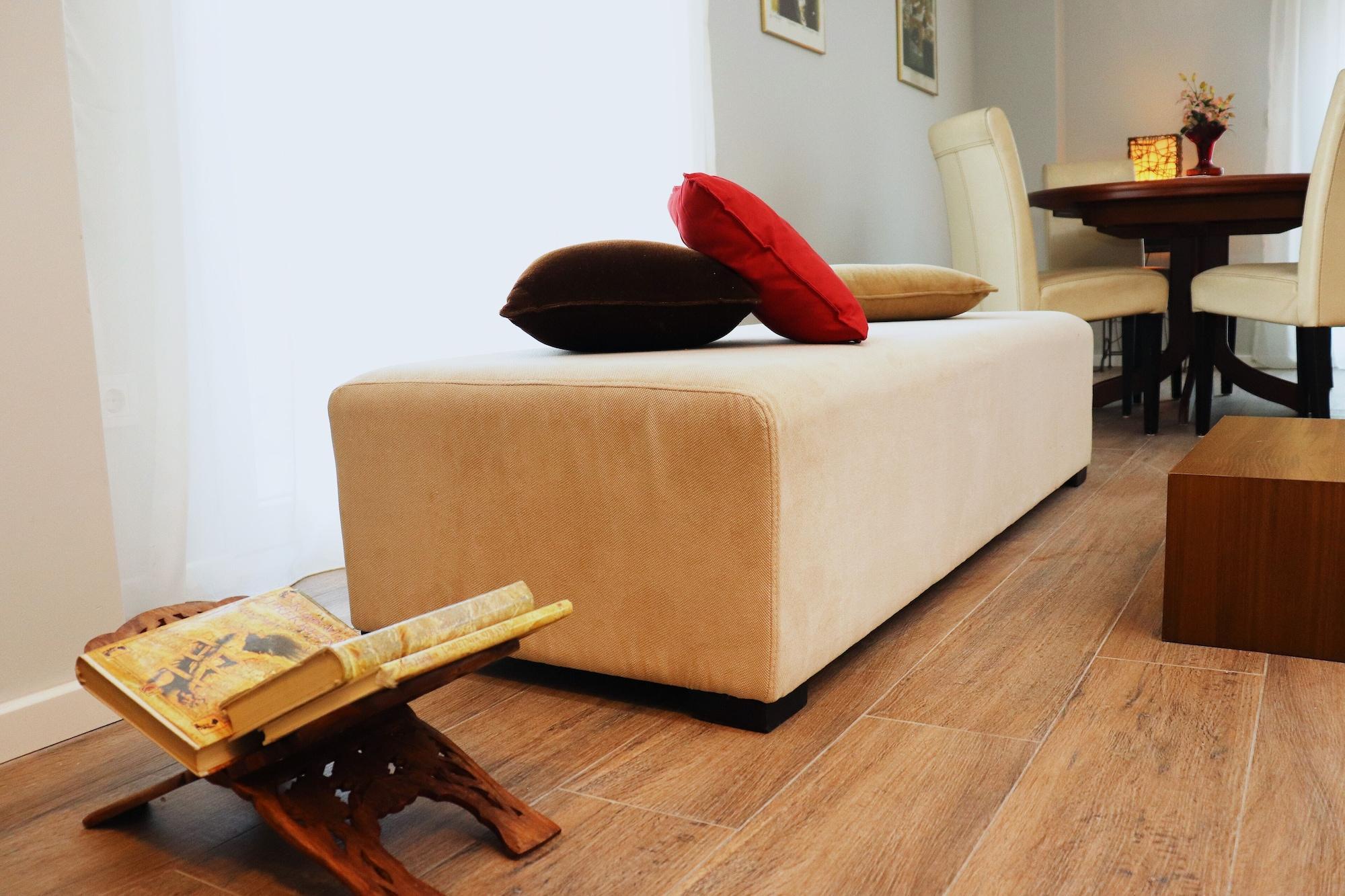 Vista Lobby Foxxy Apartments