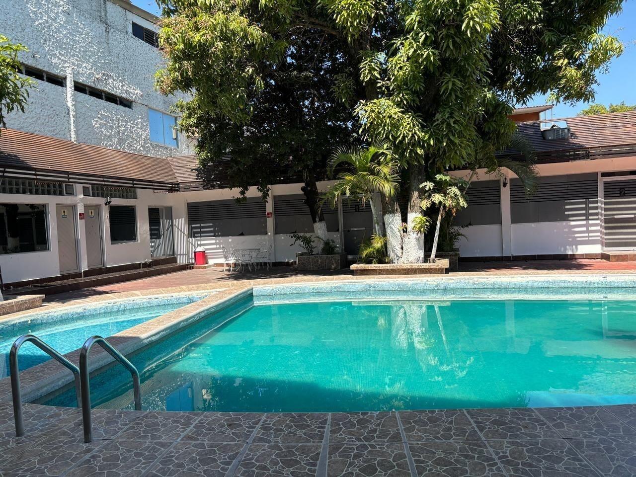 Vista Piscina Hotel Narváez Centro de Convenciones