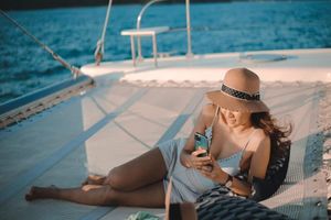 Actividad - Isla Coral y Atardecer en Catamarán a Vela con Cena Ligera - Excursión de Medio Día