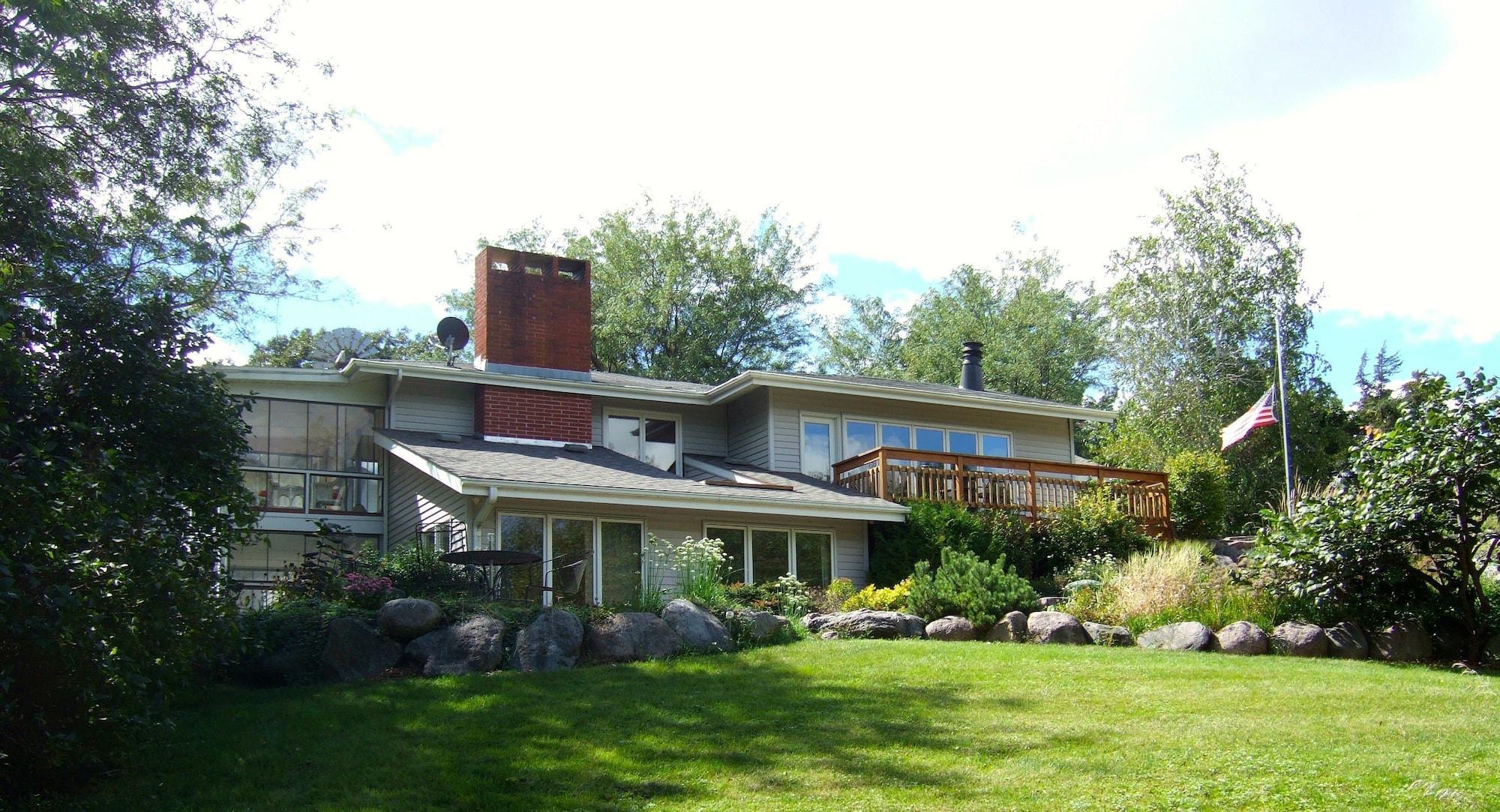 Varios Loya's Little House Bed & Breakfast