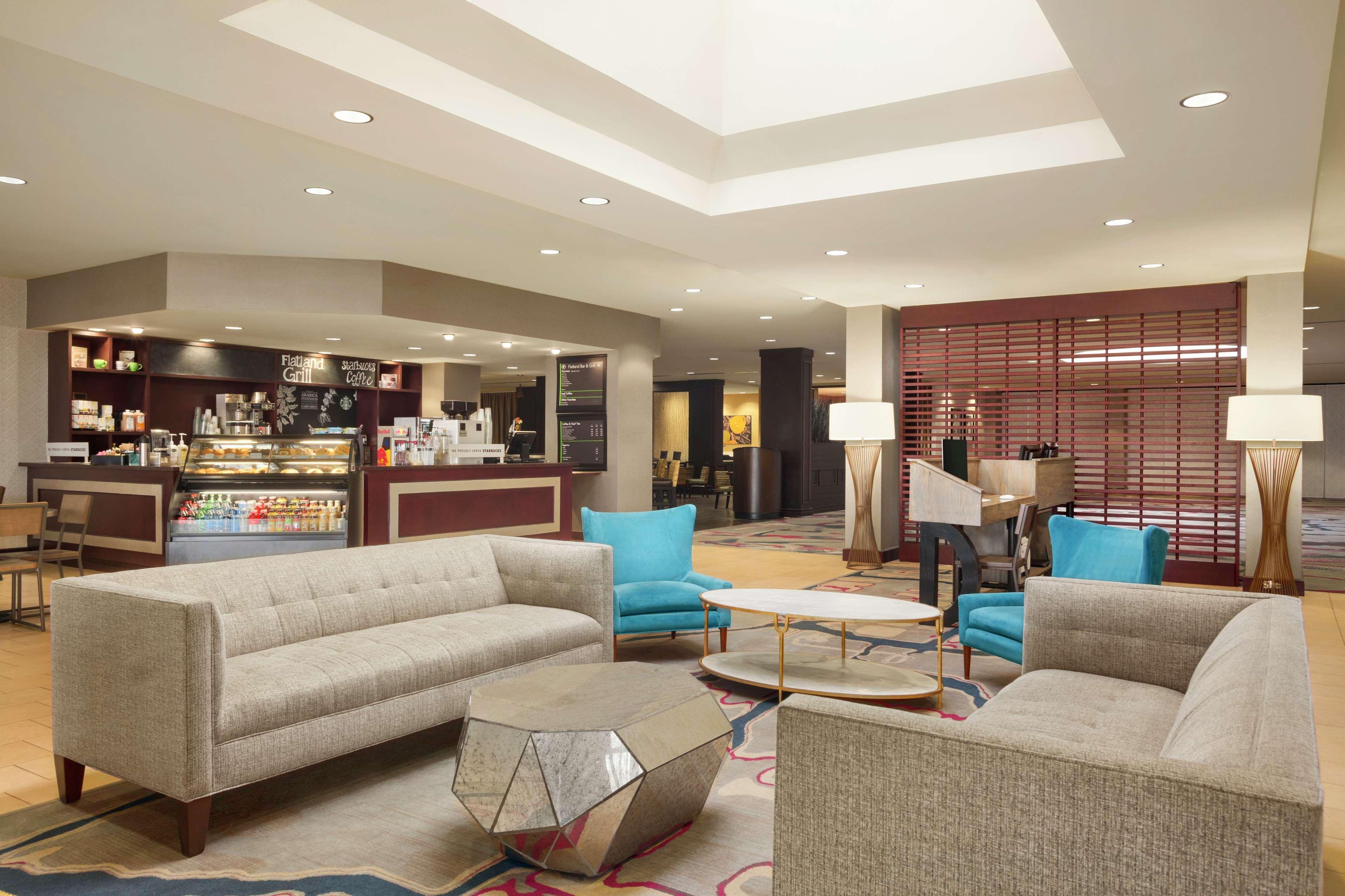 Vista Lobby DoubleTree by Hilton Dallas - DFW Airport North